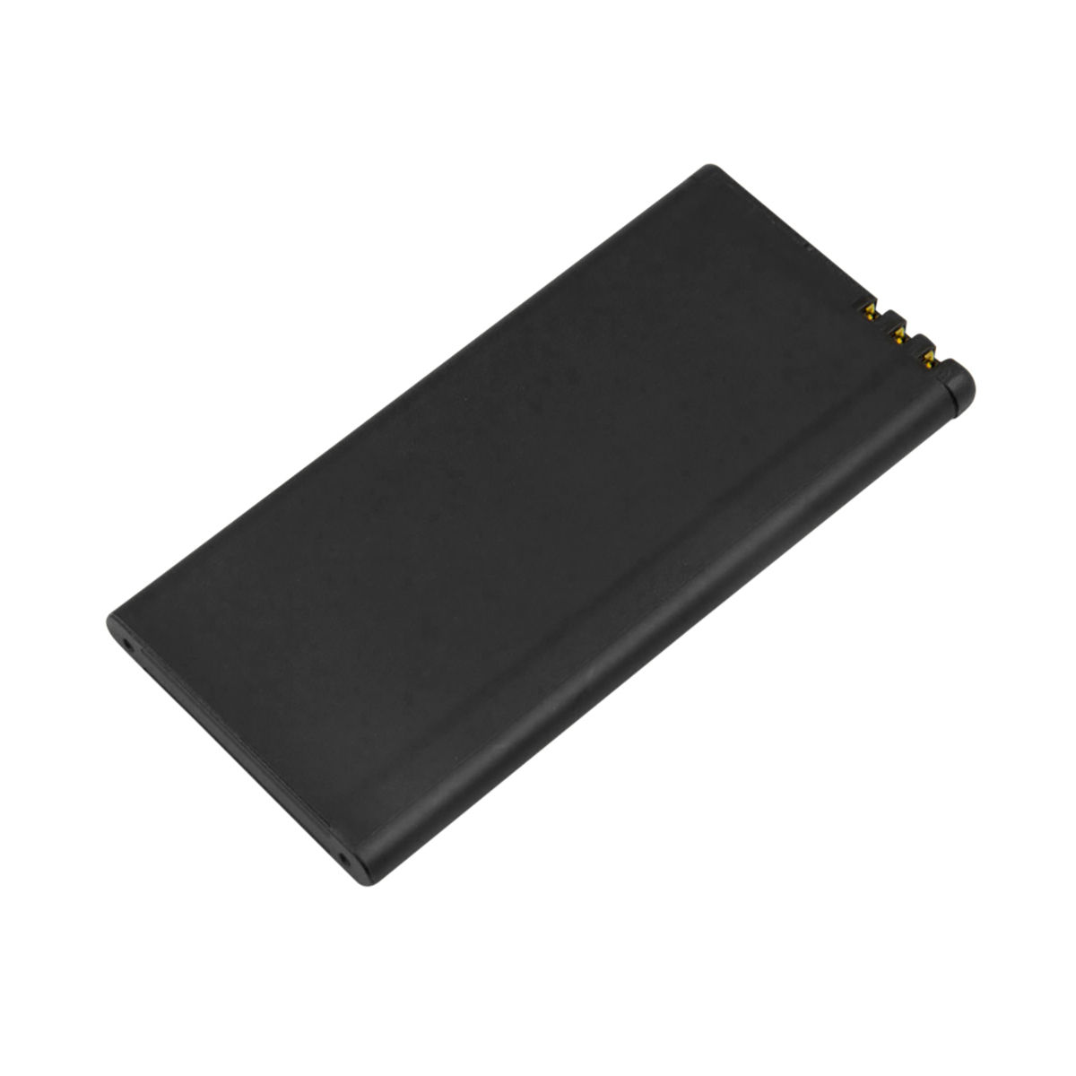 Una batteria nera con quattro connettori dorati, isolata su sfondo bianco.