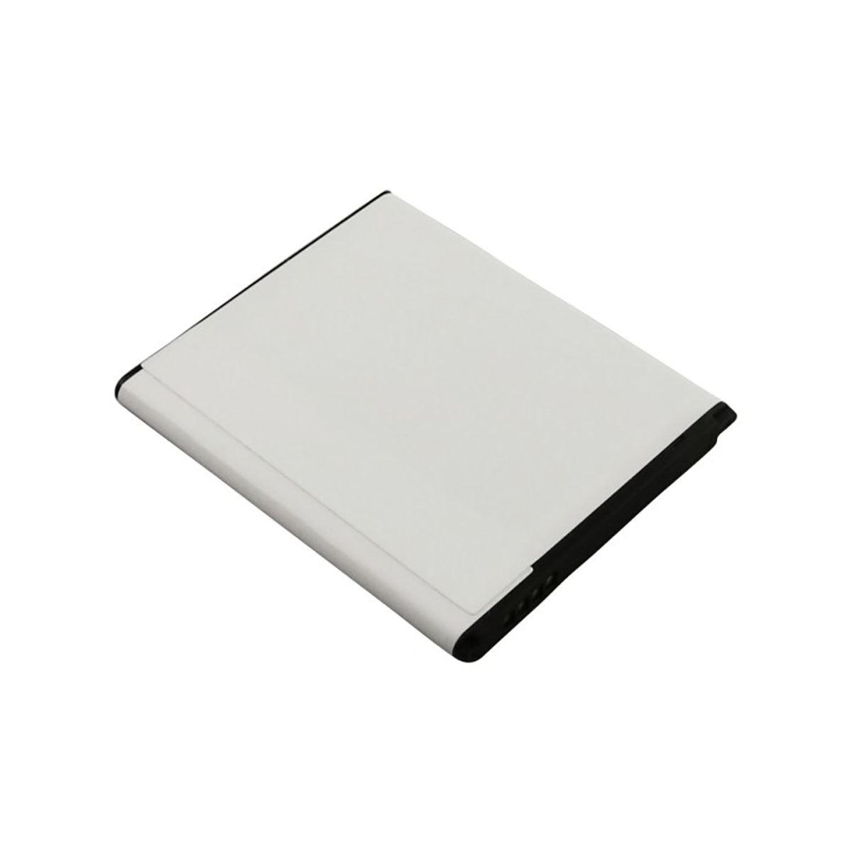 Una batteria bianca con bordo nero giace su sfondo bianco.