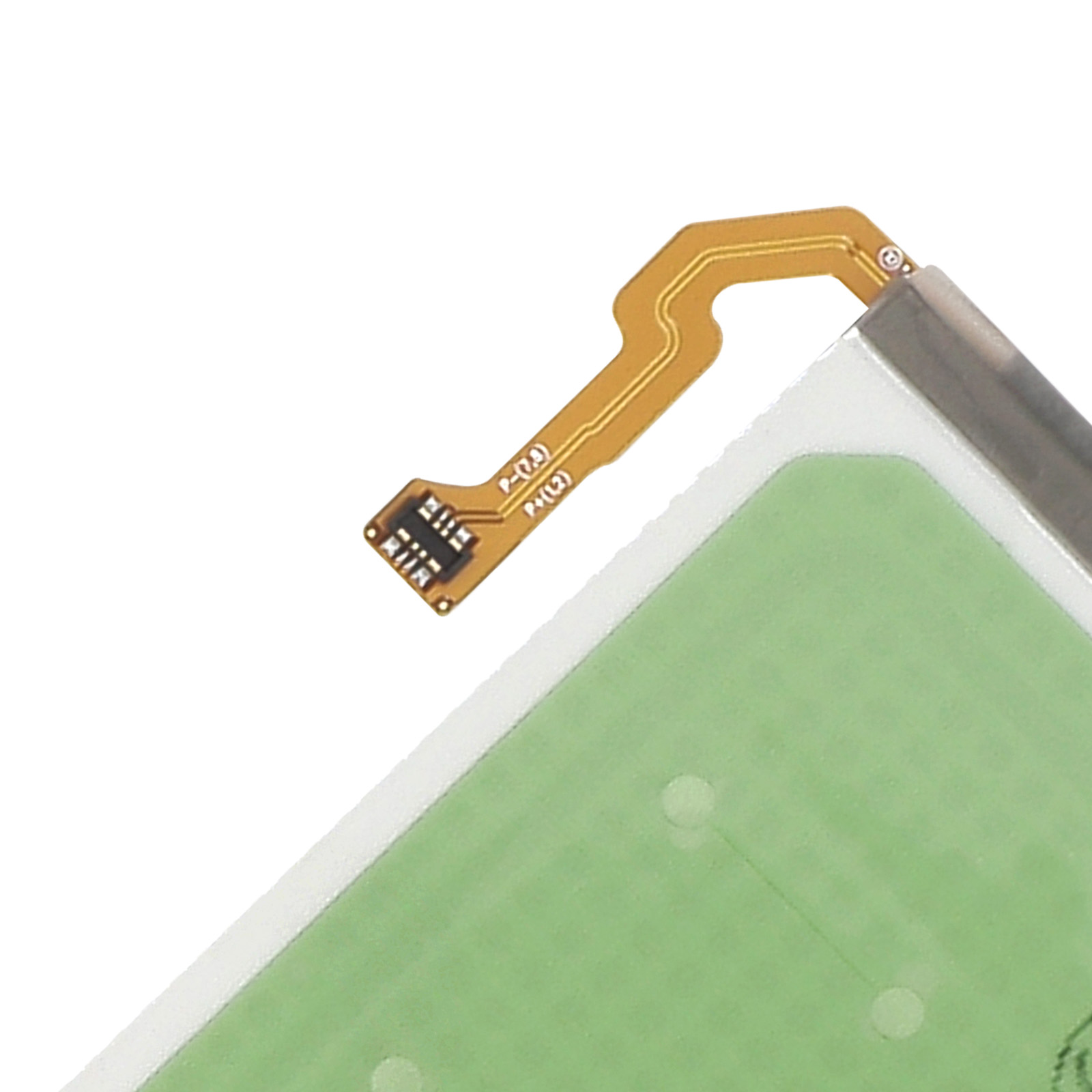 Un connecteur de carte de circuit imprimé flexible avec pistes dorées et composants noirs.