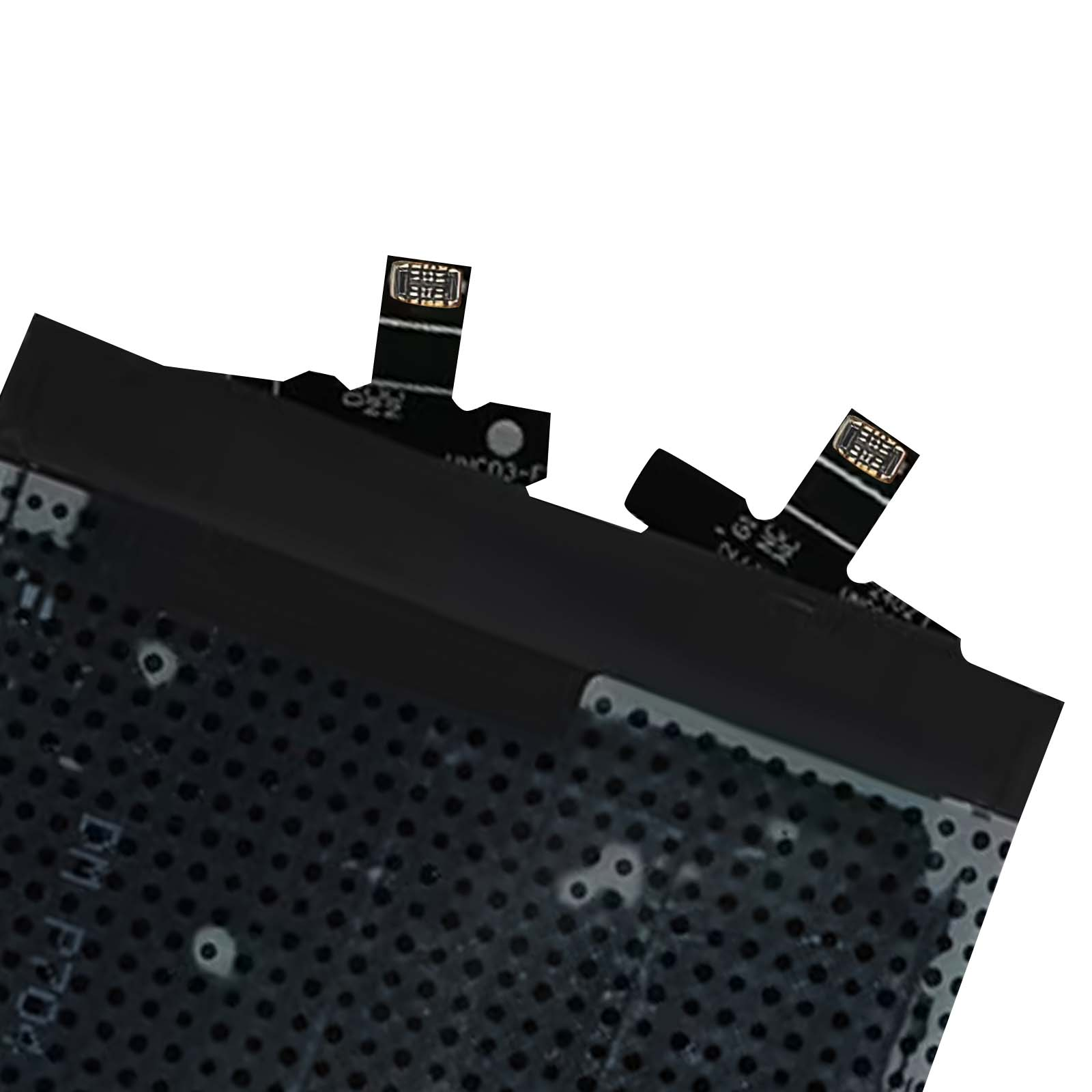 Primo piano di due circuiti stampati flessibili con connettori su sfondo nero perforato.