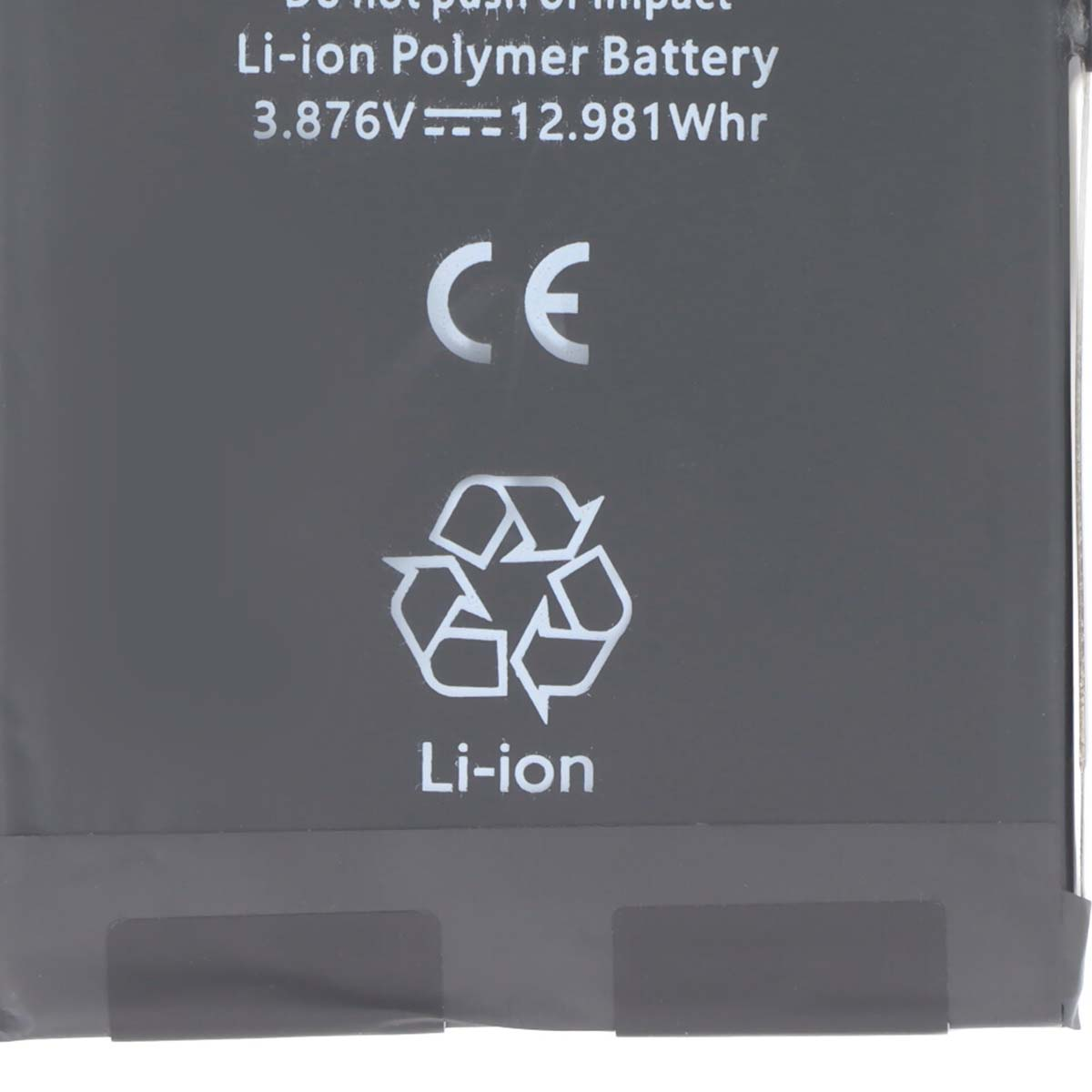 Ein Li-Ion Polymer Akku mit CE- und Recycling-Symbolen und technischen Daten.