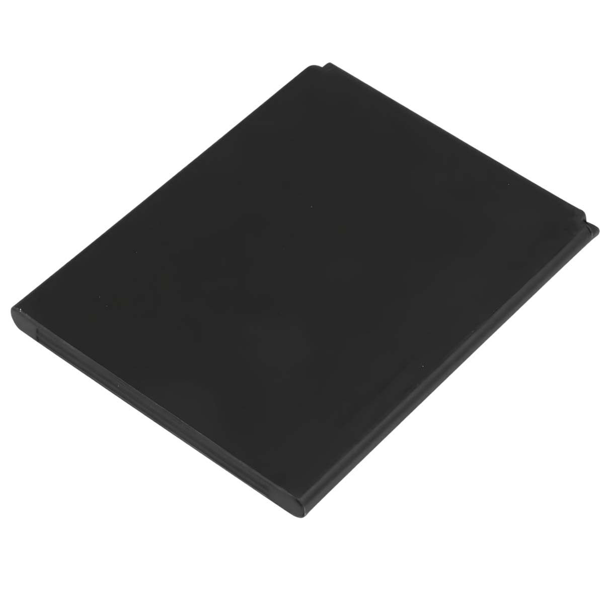 Un oggetto nero e rettangolare poggia su uno sfondo bianco.