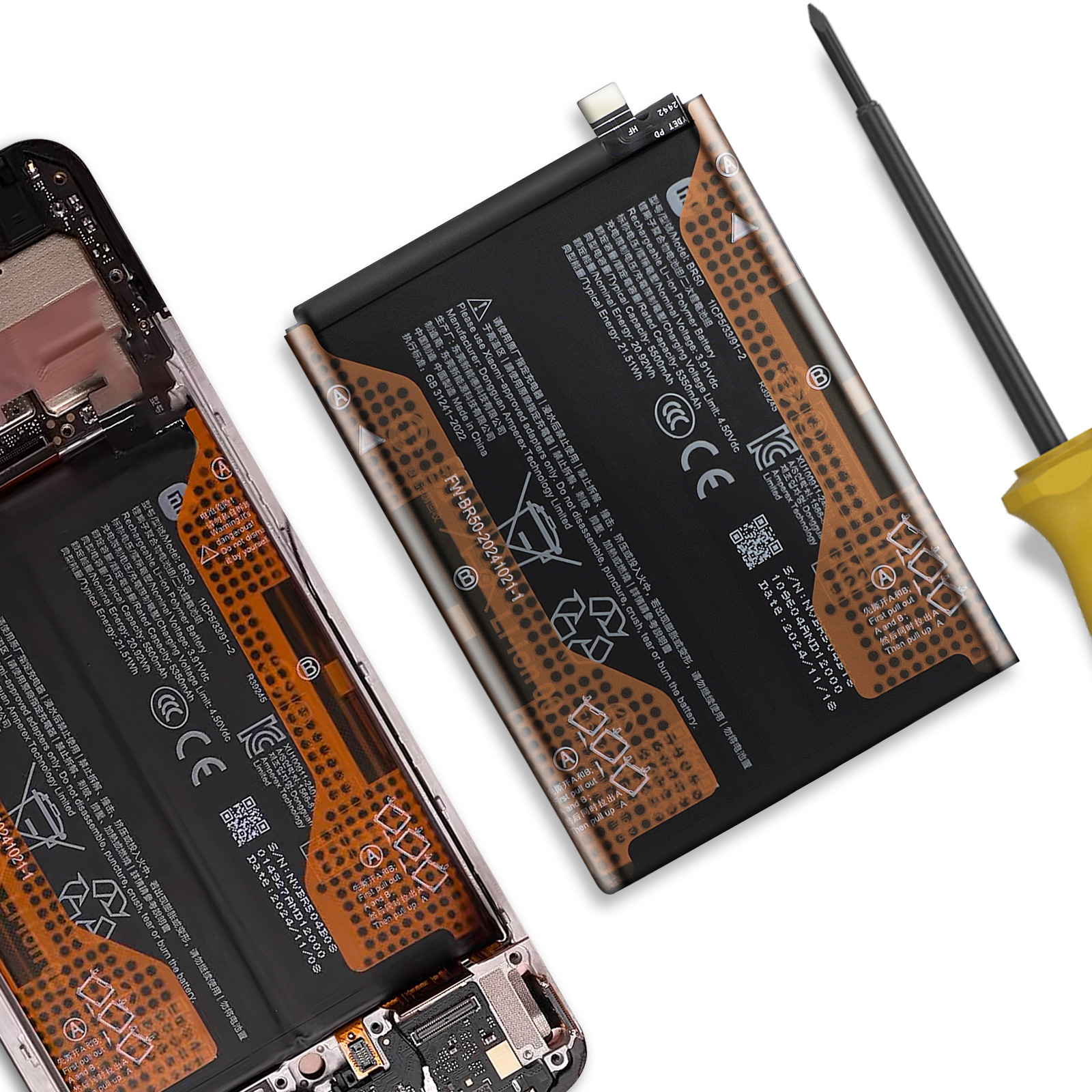 Una batería de smartphone y un destornillador sobre una superficie.
