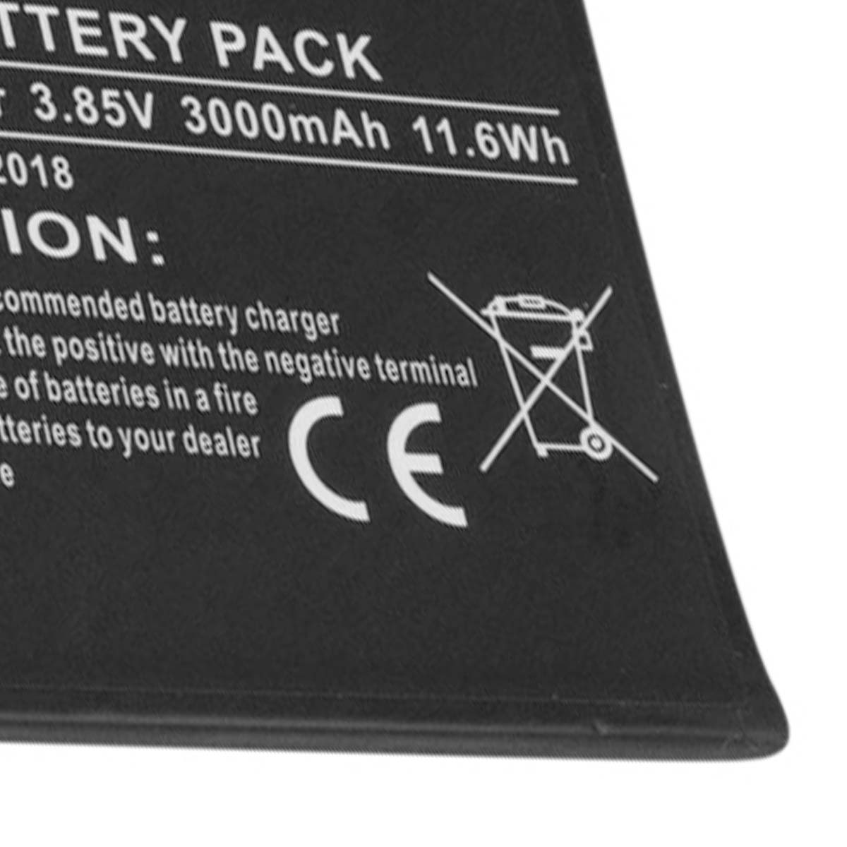 Etichetta nera della batteria con simboli 3,85V, 3000mAh, 11,6Wh, CE e cestino.