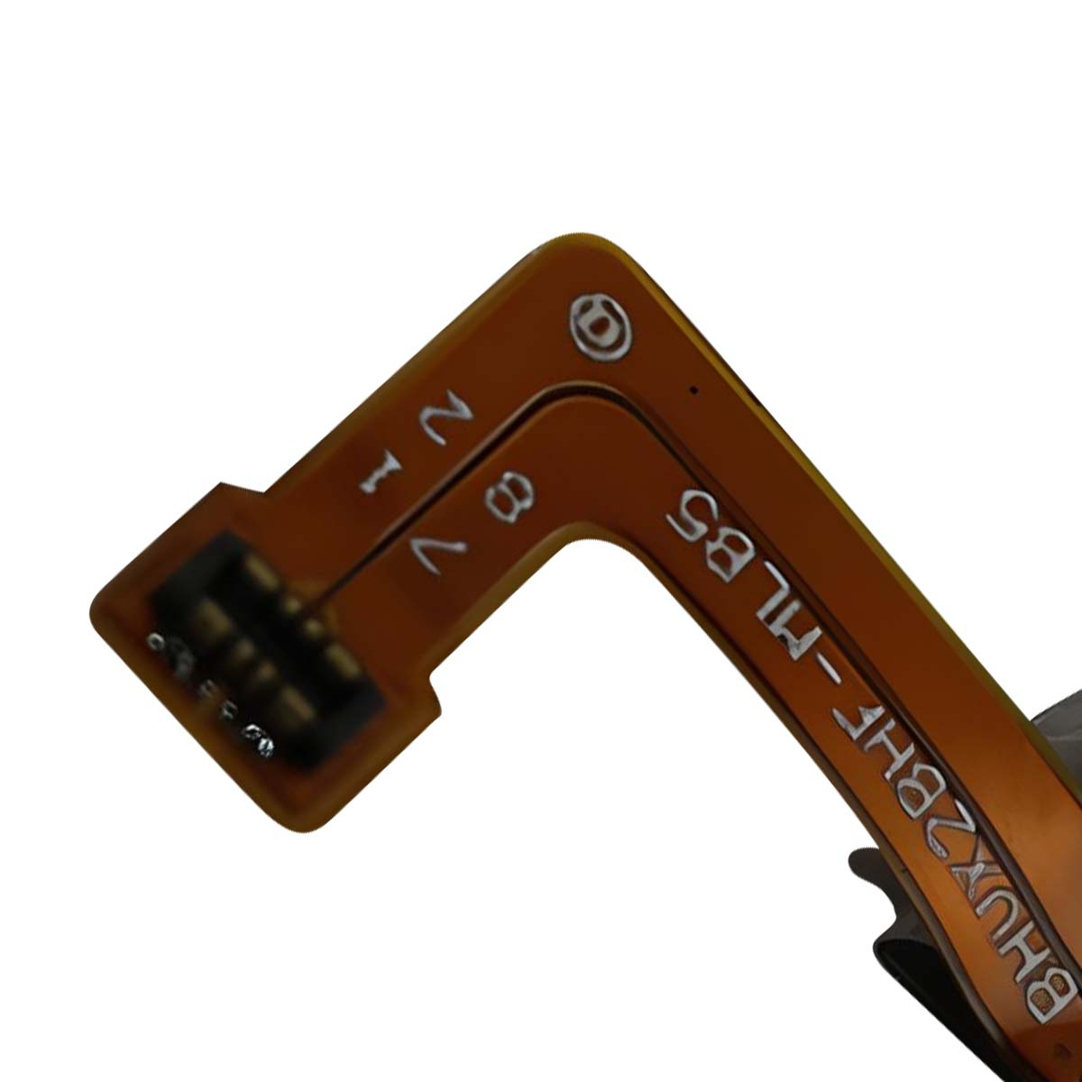 Un cable flexible naranja con contactos dorados y letras negras.