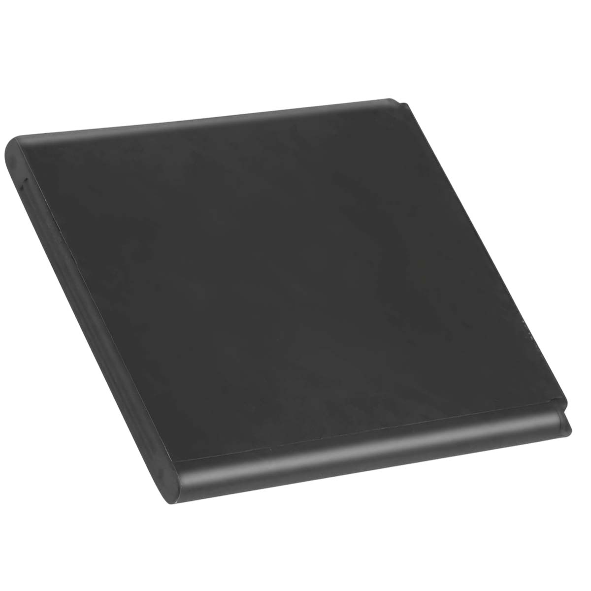 Un oggetto piatto e nero su sfondo bianco, leggermente angolato.