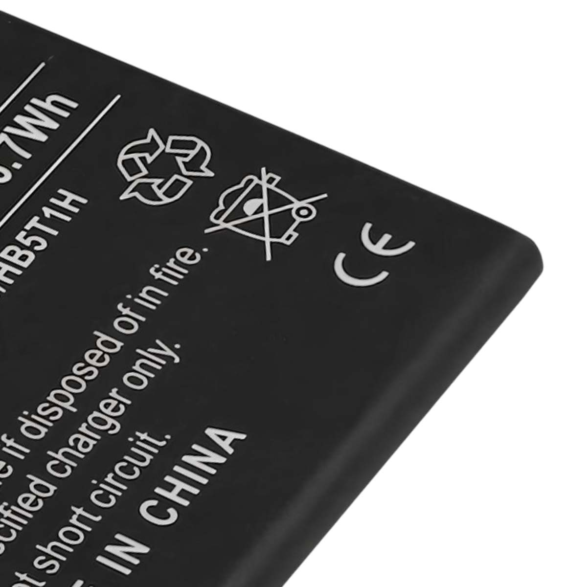 Batteria nera con testo e simboli bianchi. Marchio CE.