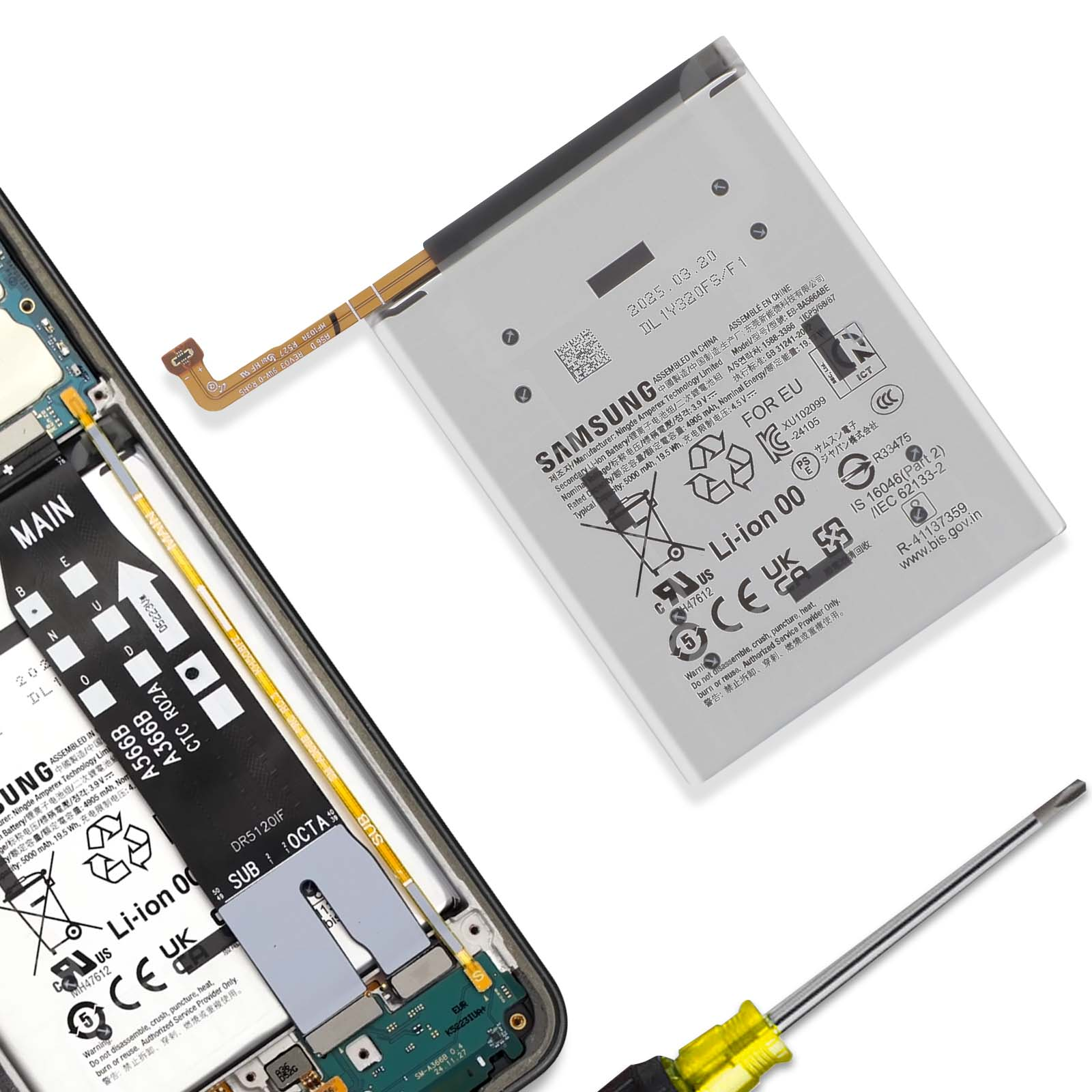Une batterie Samsung et une carte mère de smartphone sont côte à côte, avec un tournevis.