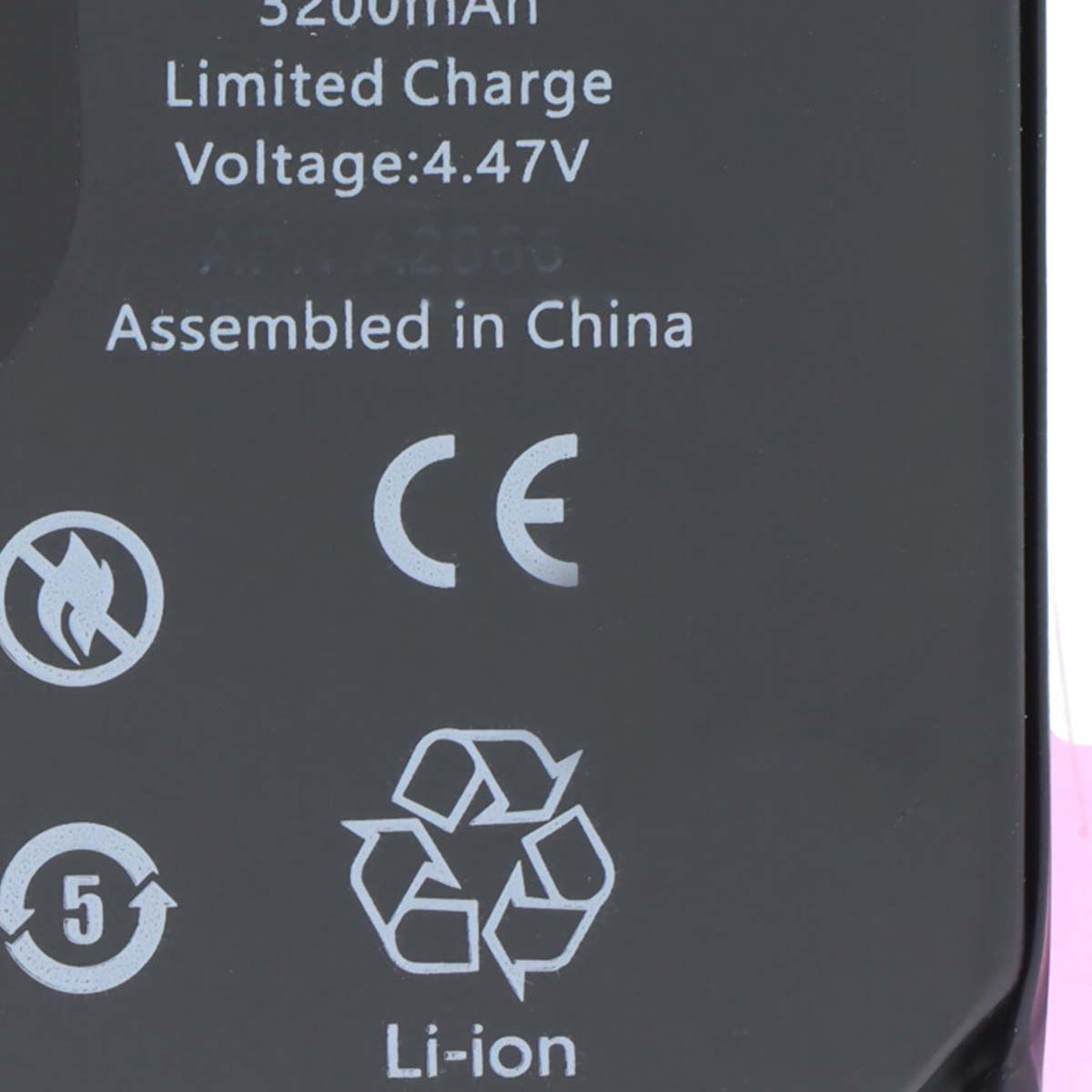 Batteria grigia con CE, simbolo di riciclo, Li-Ion, 3200mAh, assemblata in Cina.