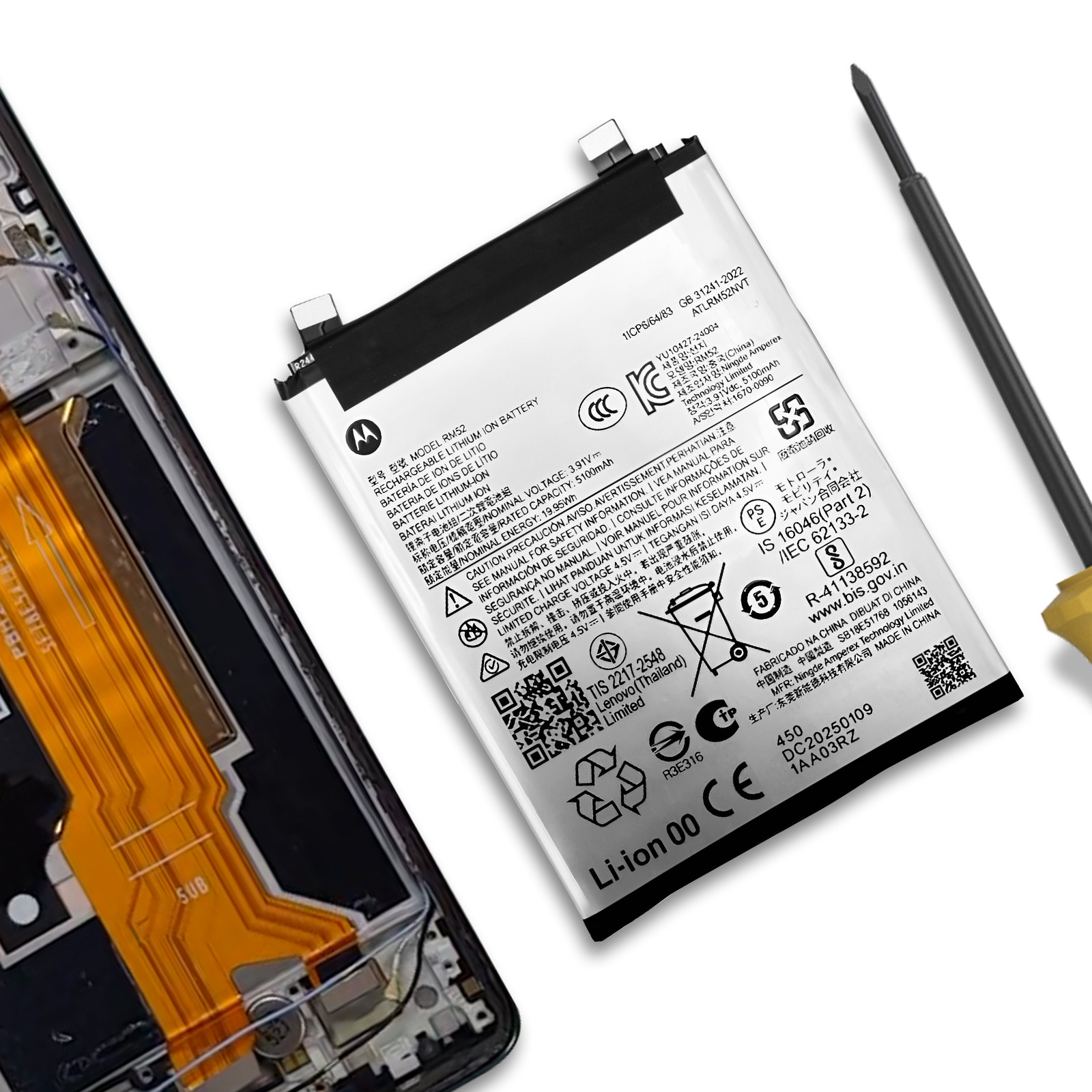 Una batteria Motorola accanto a uno smartphone parzialmente smontato e attrezzi.
