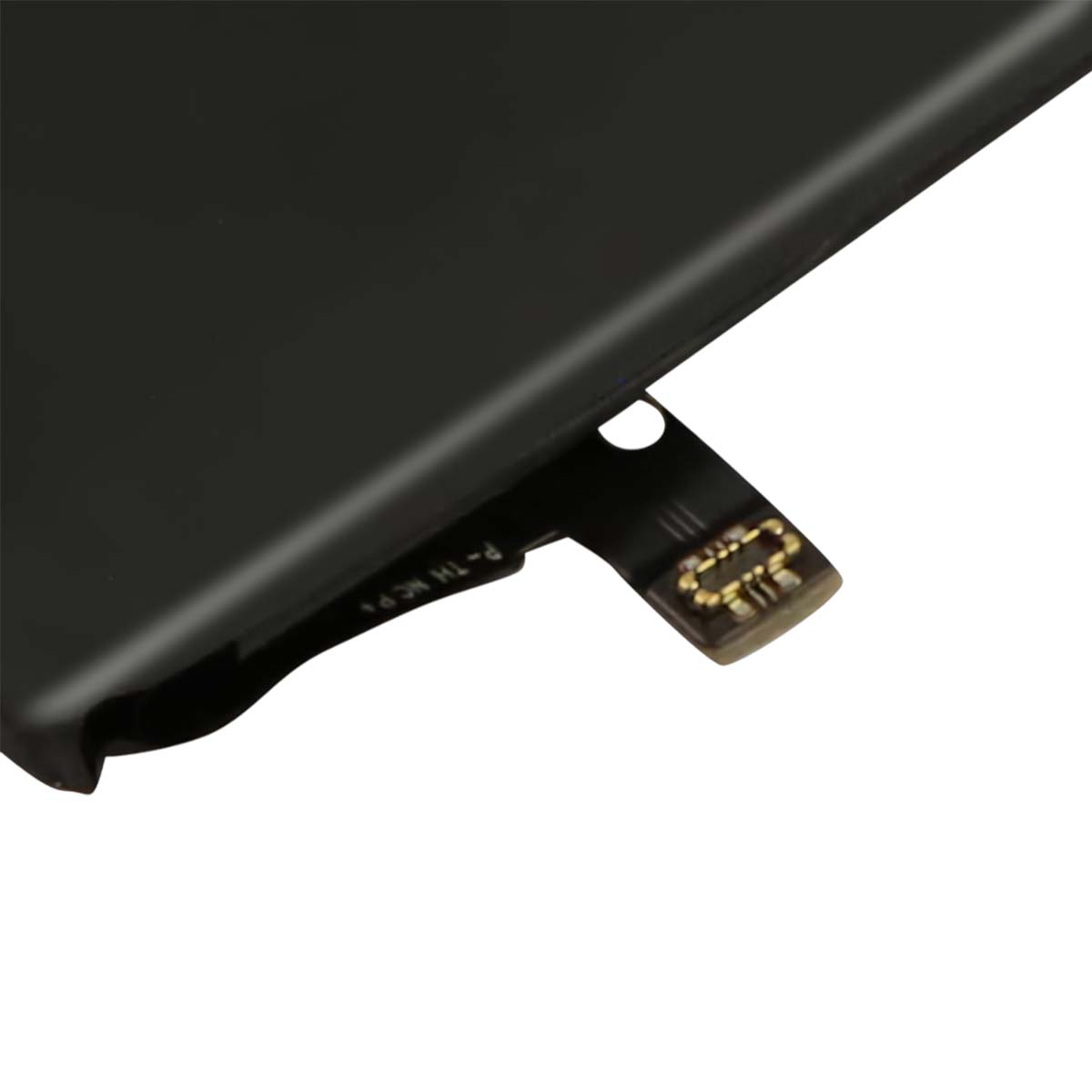 Ein schwarzes Bauteil mit einem flexiblen Kabel und goldenen Kontakten.