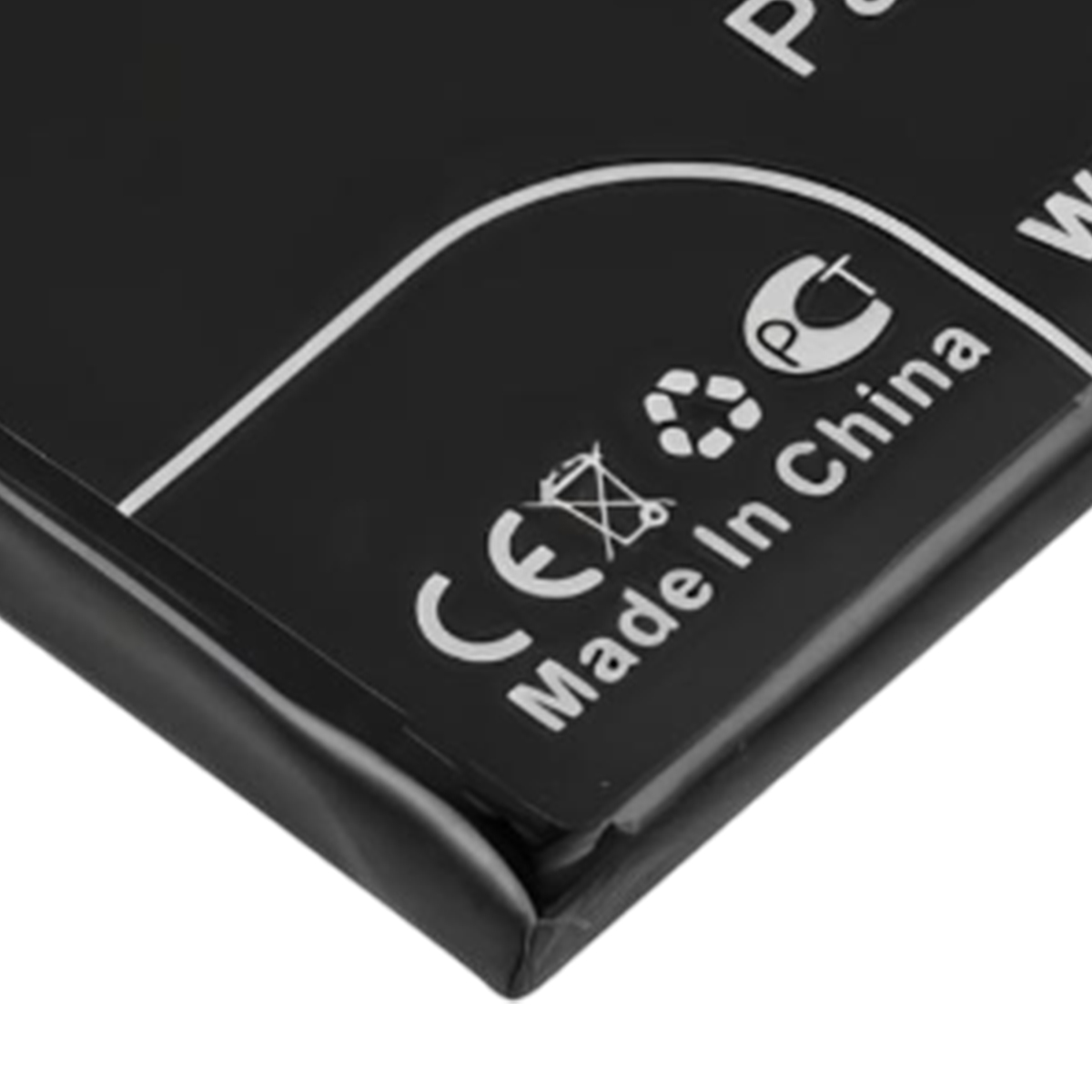 Batteria nera con simboli CE, riciclo e Made in China.
