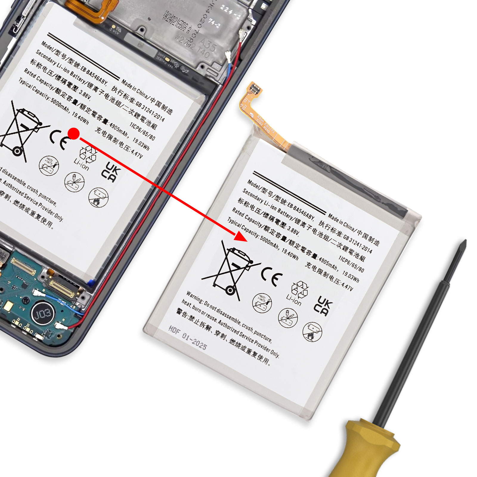 Ein Smartphone-Akku und ein anderes liegen nebeneinander, mit Werkzeugen.
