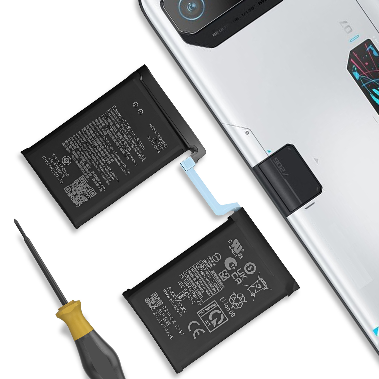 Due batterie per smartphone e un cacciavite su una superficie bianca.