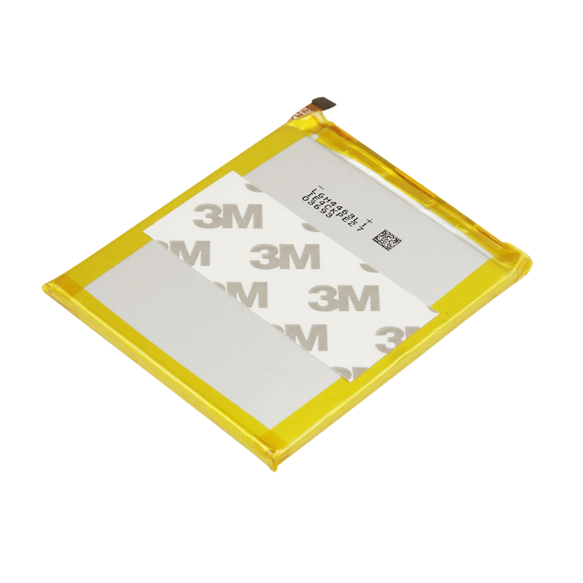 Un pacco batteria quadrato con bordo giallo, nastro 3M bianco ed etichetta.