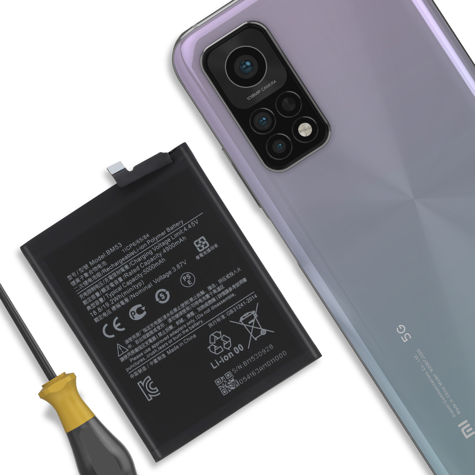 Una batteria per smartphone e uno smartphone giacciono uno accanto all'altro. Un cacciavite è accanto.