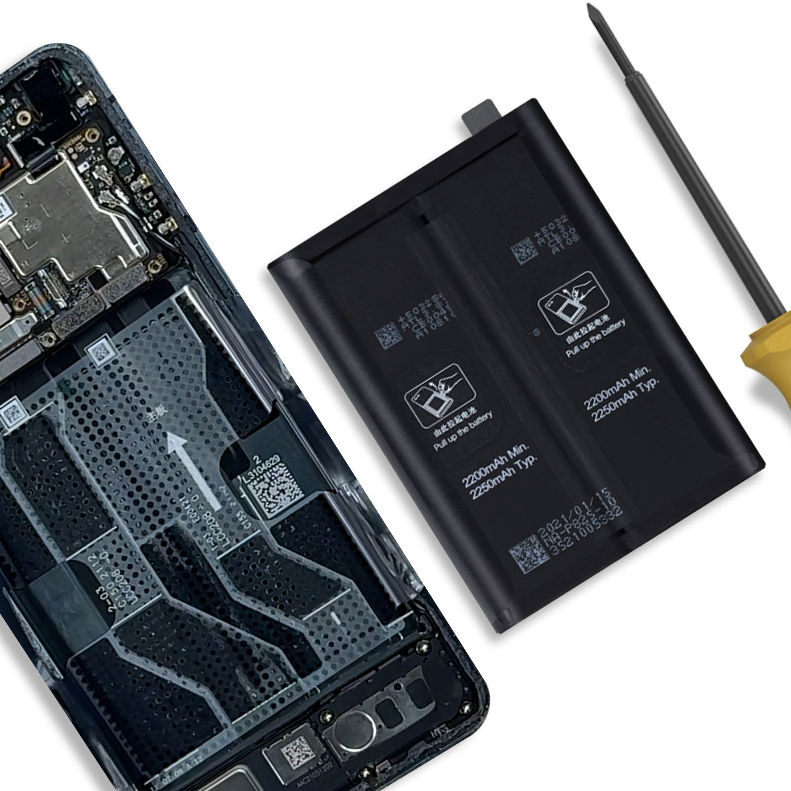 Una batería de smartphone y su dispositivo abierto yacen uno al lado del otro. También se ve un destornillador.