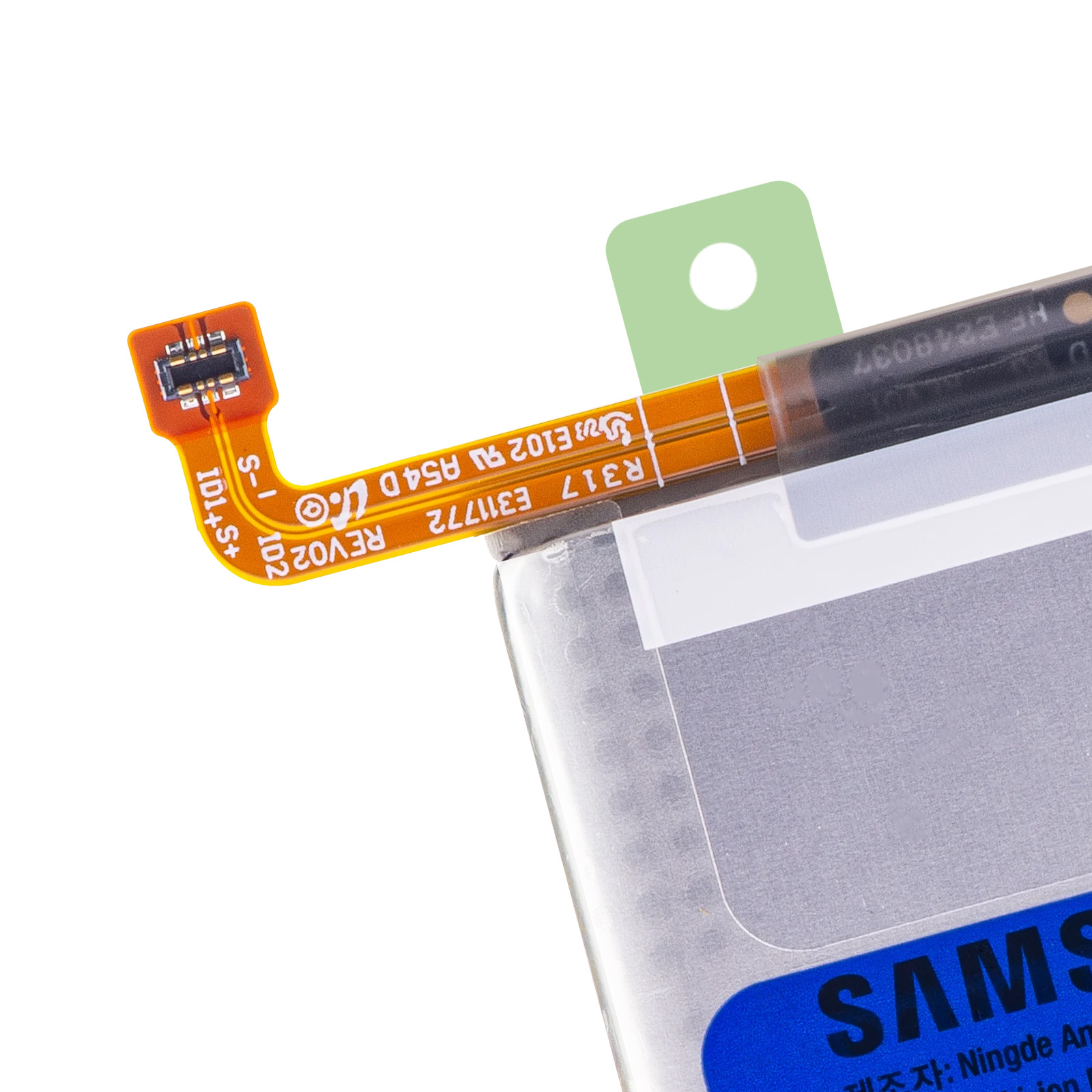 Primo piano di un cavo flessibile con testo e batteria Samsung.