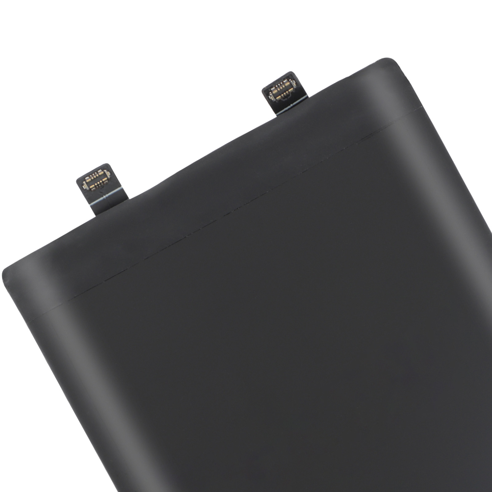 Batteria nera con due connettori dorati in alto.