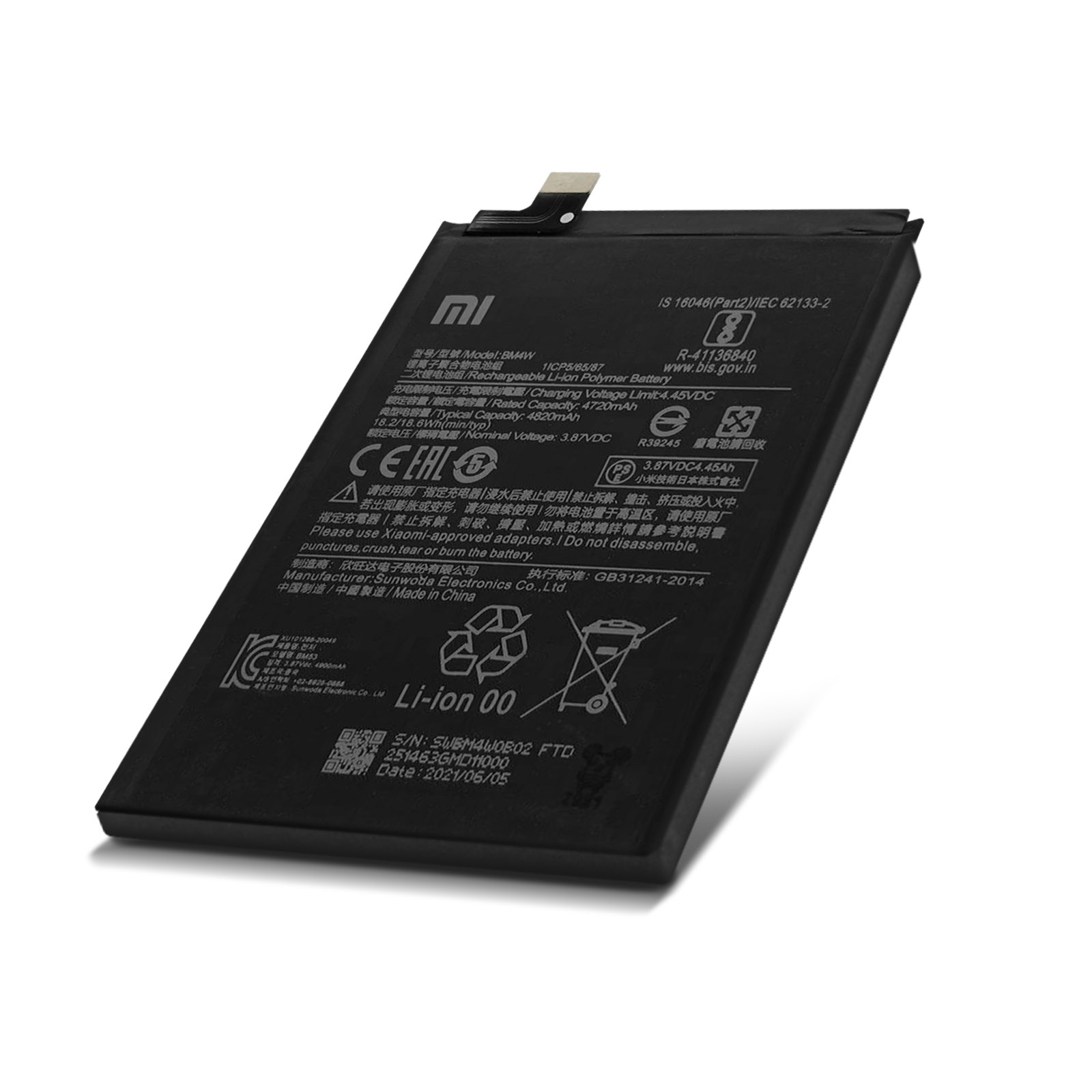 Schwarzer Akku mit Markierungen und Codes. Model: BM4W, 4720mAh.