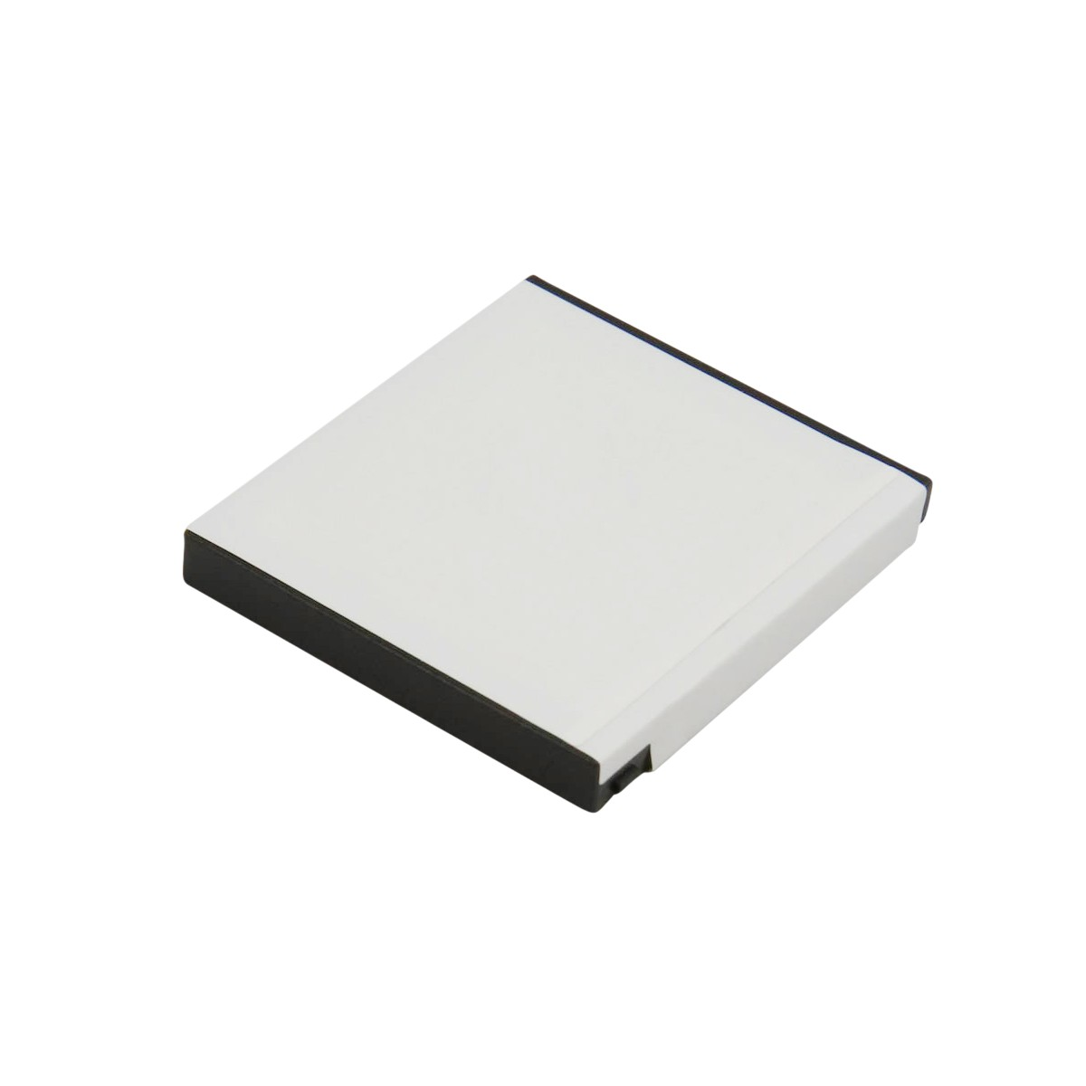 Batteria bianca con bordo nero, isolata su sfondo bianco.