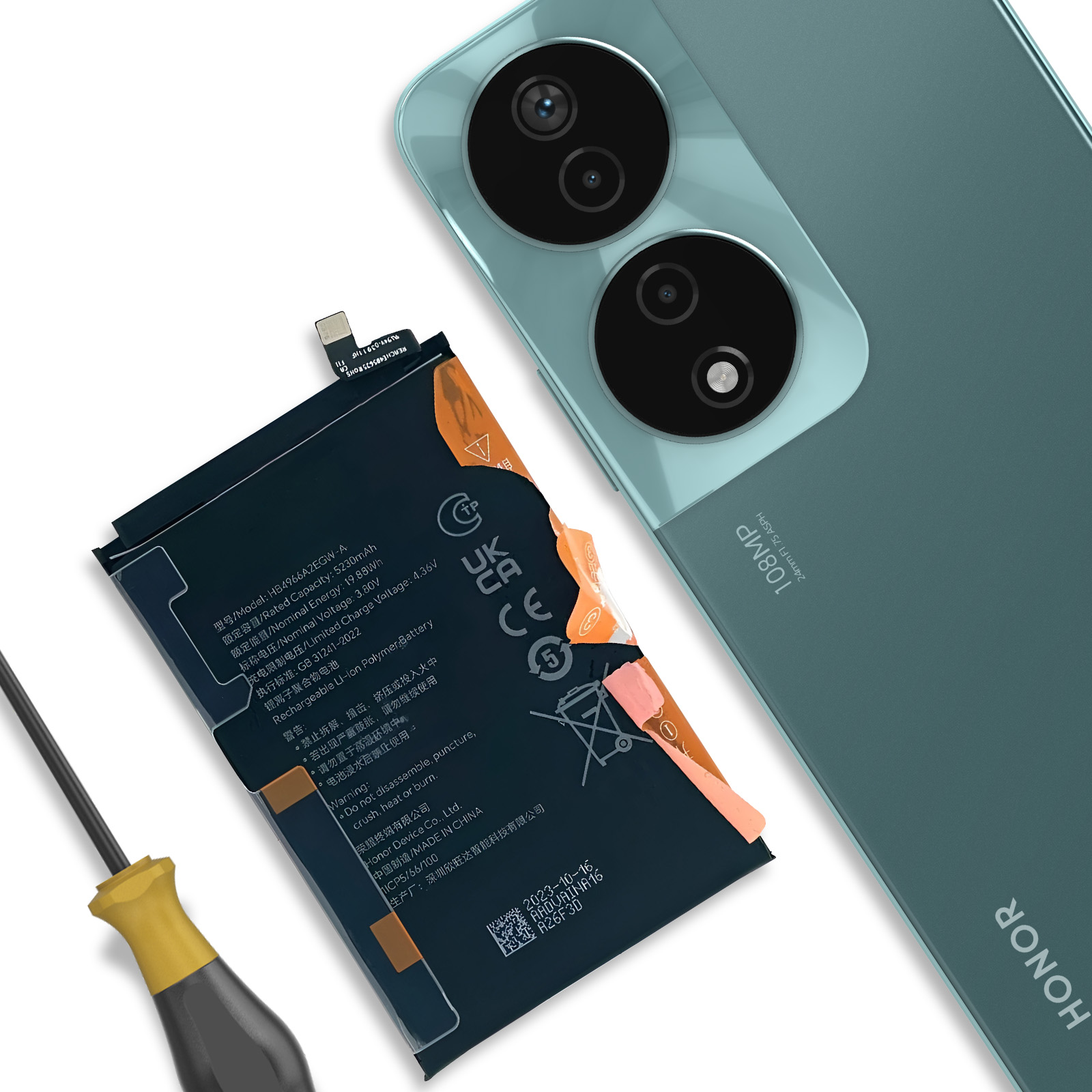 Sono mostrati una batteria per smartphone e un telefono. È presente un cacciavite.