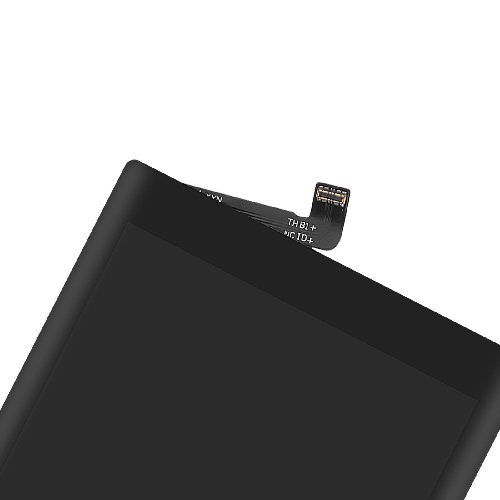 Una batteria nera con un sottile cavo di collegamento ed etichette.
