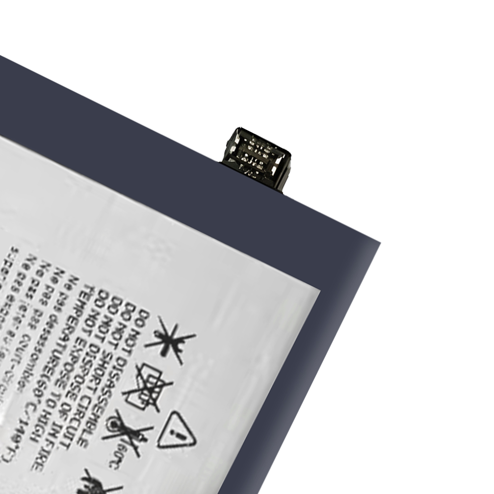 Primo piano di una batteria con simboli di avvertenza e testo multilingue.