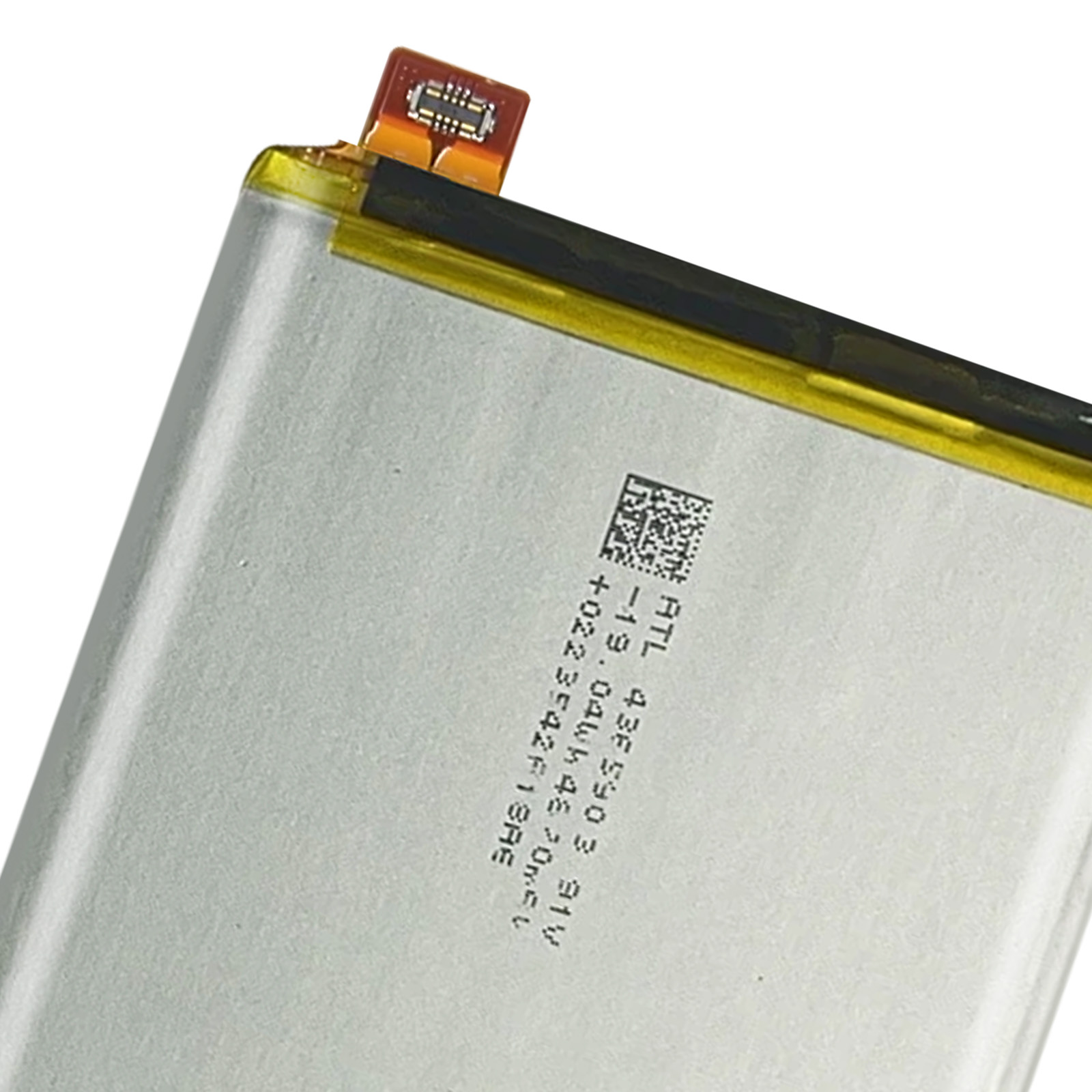 Batteria grigia con bordo giallo e linguetta di connessione arancione.