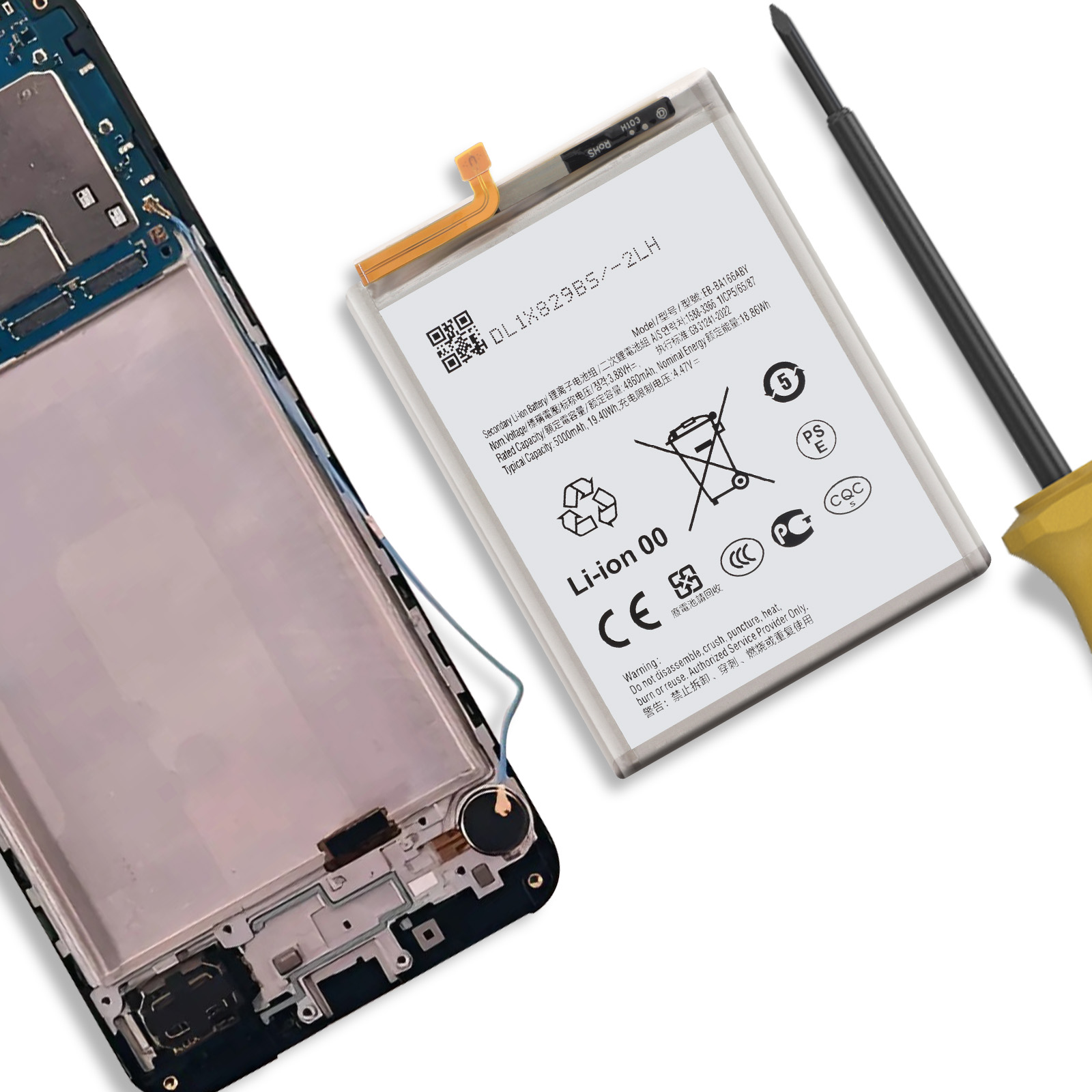 Parti di smartphone: scocca, batteria e cacciavite su sfondo bianco.