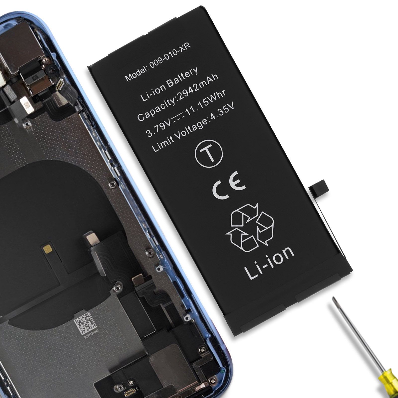 Uno smartphone aperto mostra componenti interni con batteria Li-ion e cacciavite.