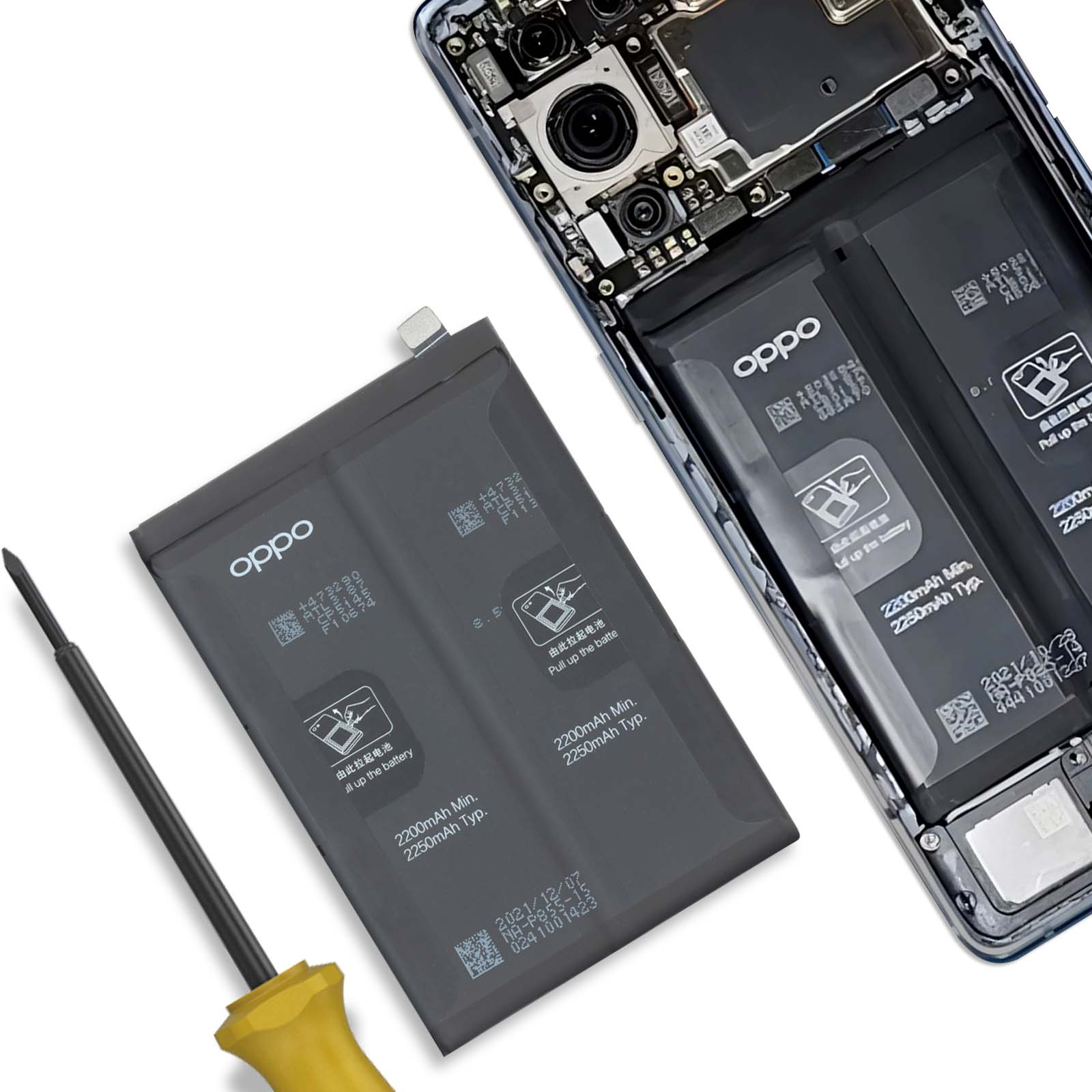 Una batteria OPPO e interni di smartphone accanto a un cacciavite.