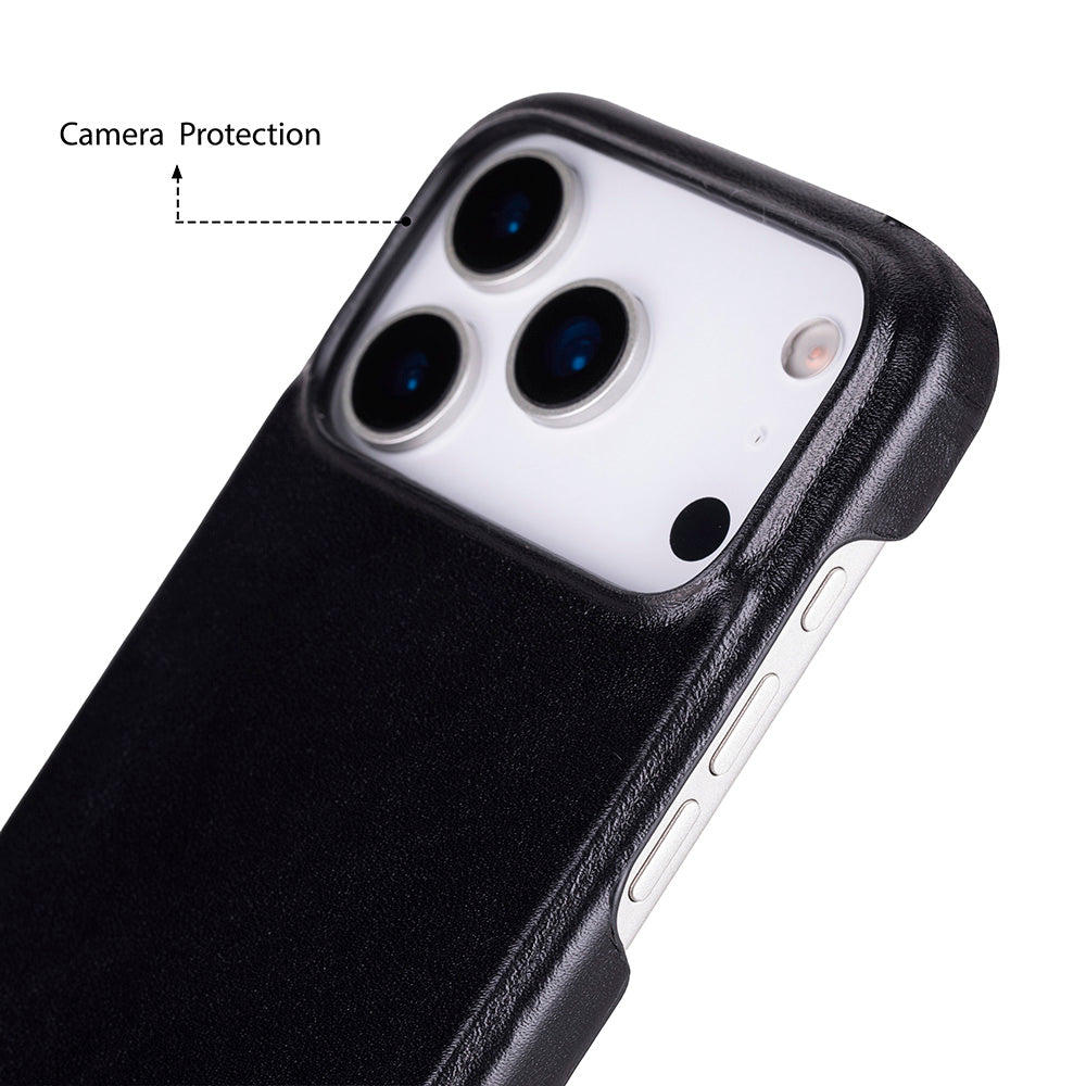 Üçlü kamera korumalı siyah iPhone telefon kılıfı.