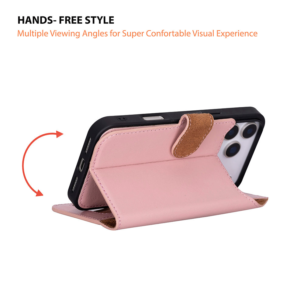 Telefonlu pembe kılıf. Kılıf stant olarak kullanılabilir.