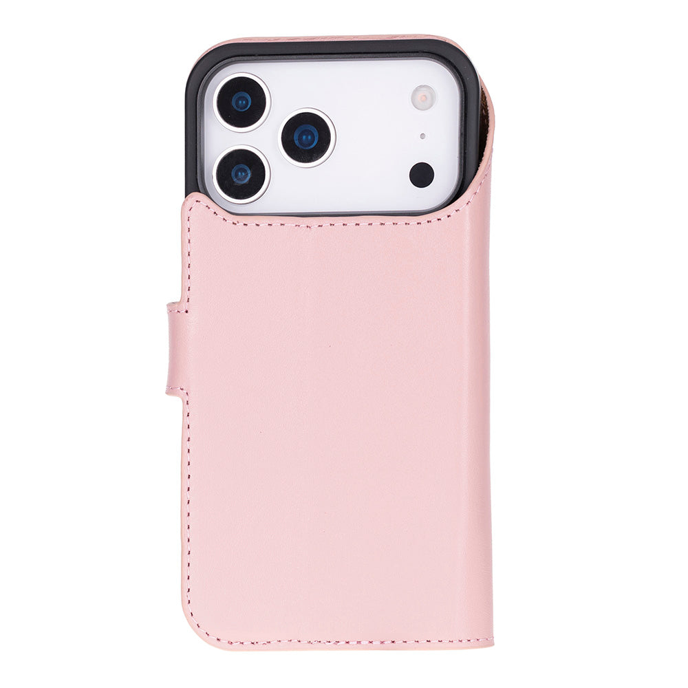 Görünür kamera modülüne sahip pembe deri iPhone kılıfı.