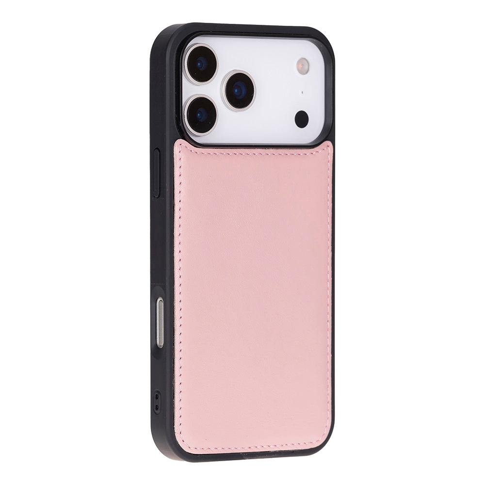 Siyah çerçeveli, üç kamera lensli pembe telefon kılıfı.