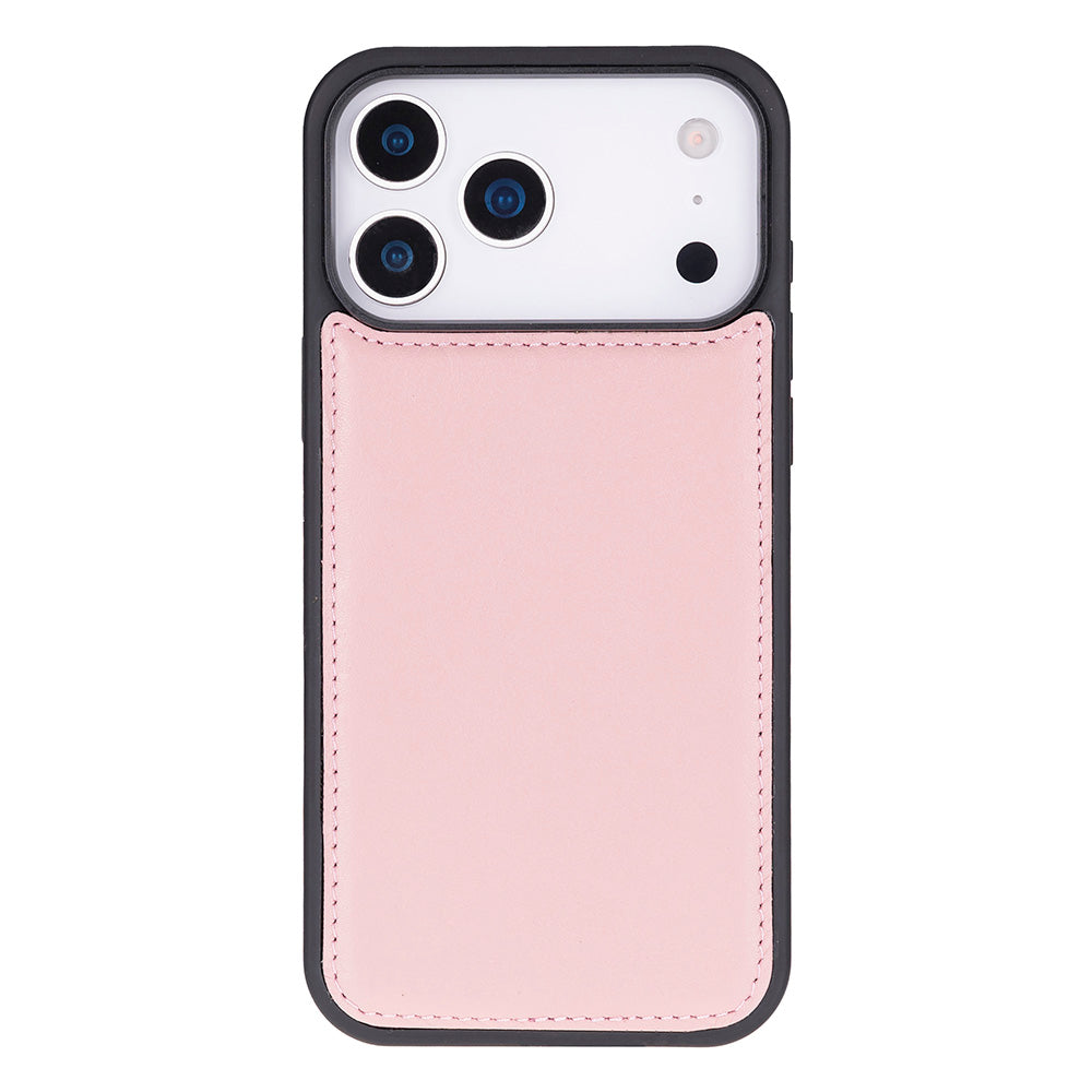 Siyah kenarlı pembe deri telefon kılıfının arkası, kamera modõlü.