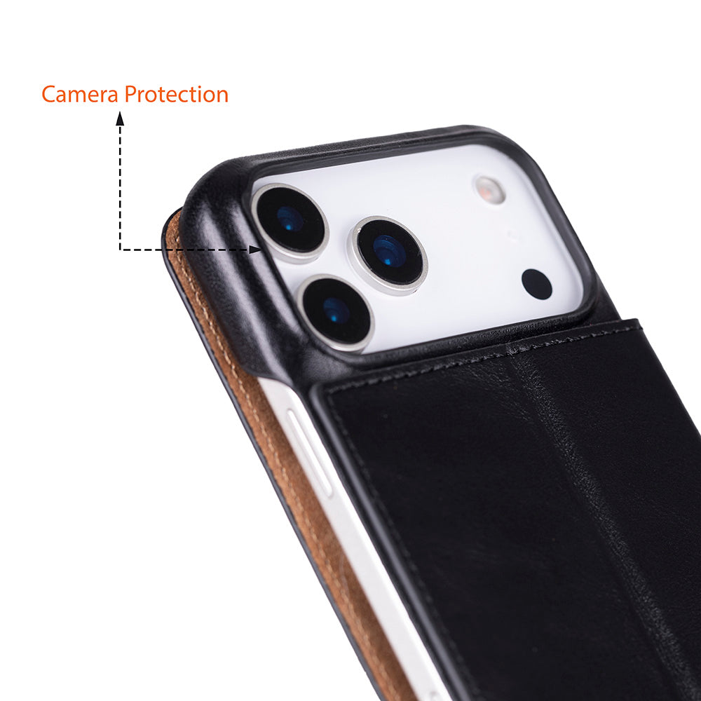 Kamera kesimli siyah telefon kılıfı ve kahverengi deri detay.