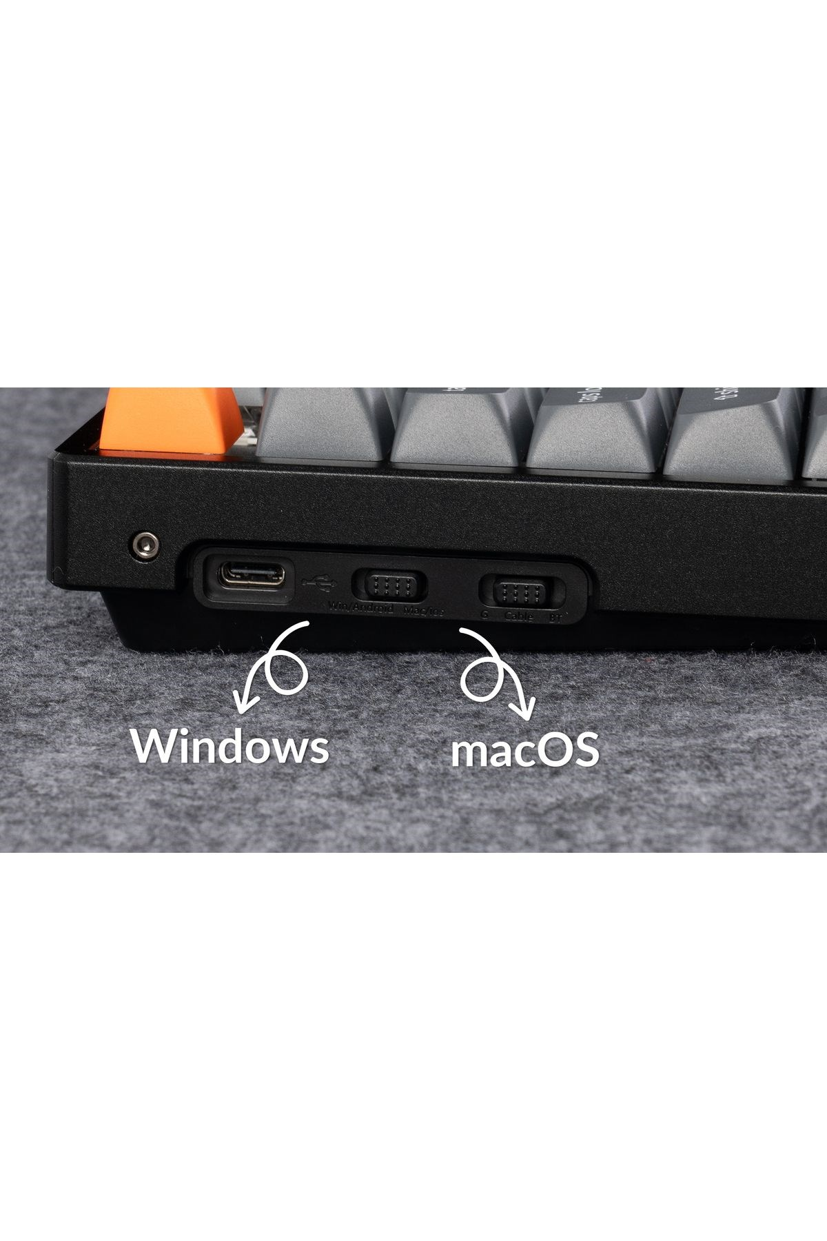Klavye altının USB-C, Windows ve macOS portlarını gösteren yakın çekimi.