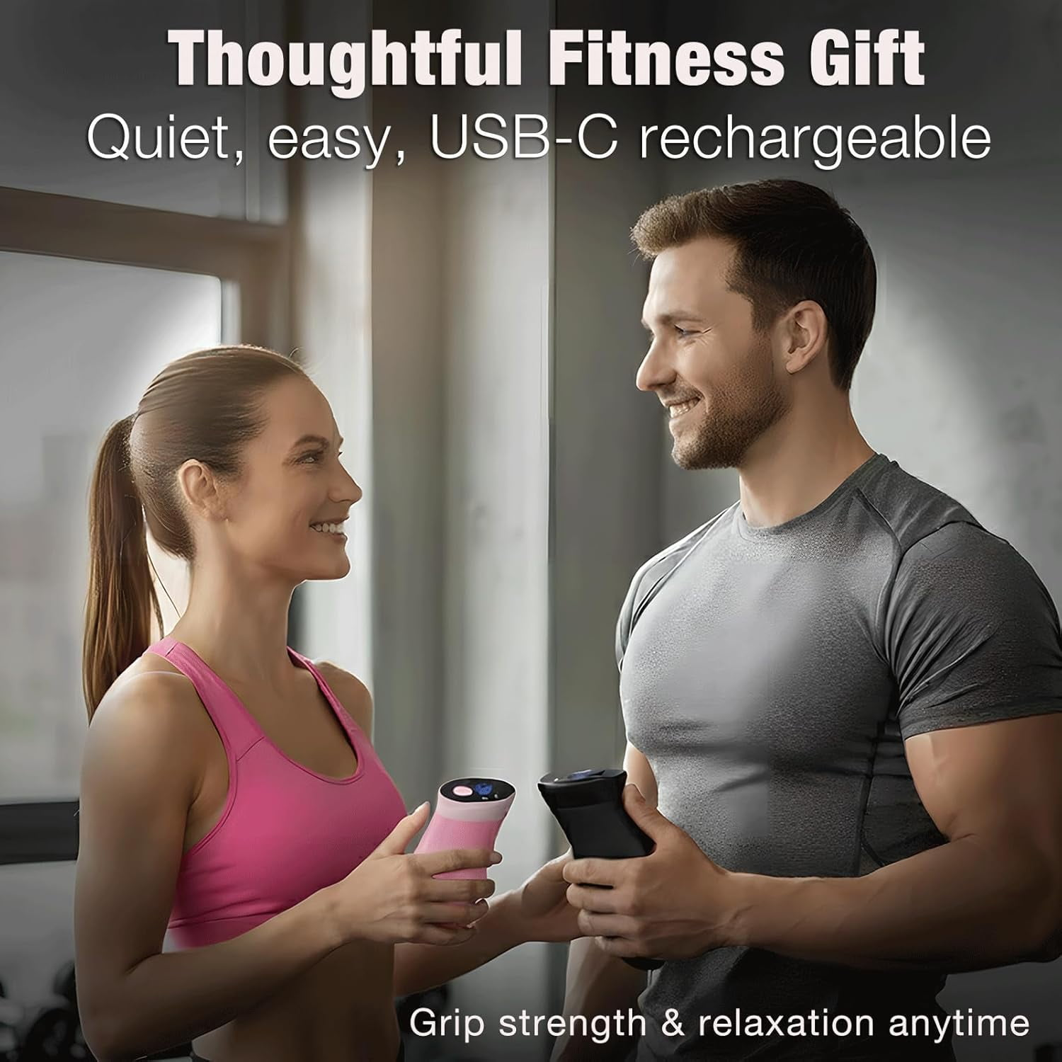 Mann und Frau im Fitnessstudio mit Massagegeräten. Sie halten die Geräte.