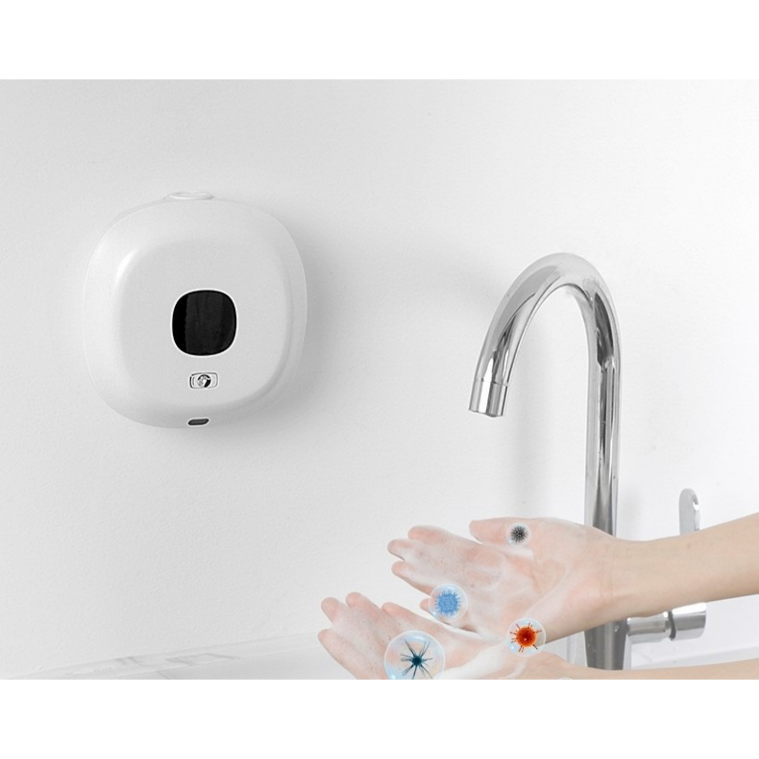 Ein weißer Seifenspender hängt an einer Wand neben einem Wasserhahn, mit Seife und Viren auf Händen.