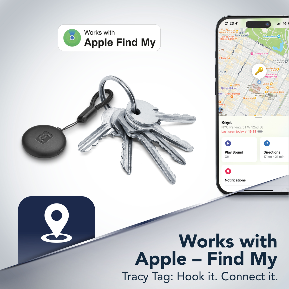 Ein schwarzer Tracker und Schlüssel liegen neben einem iPhone mit der Apple Find My App.