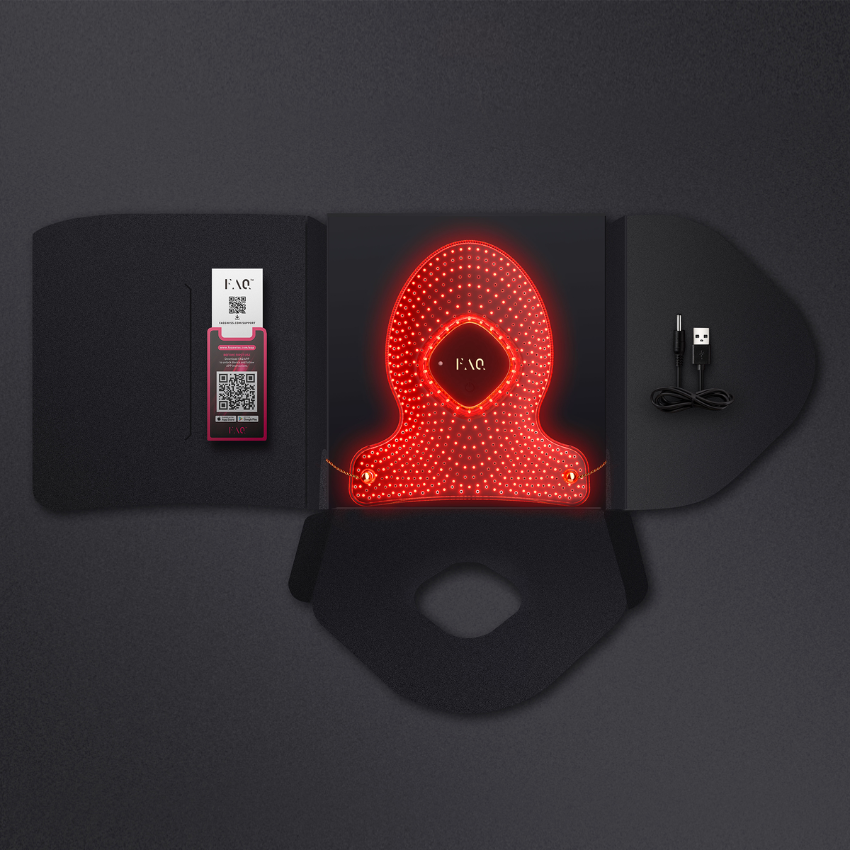 Koyu arka plan üzerinde USB kablosu ve broşürlü kırmızı LED yüz maskesi.