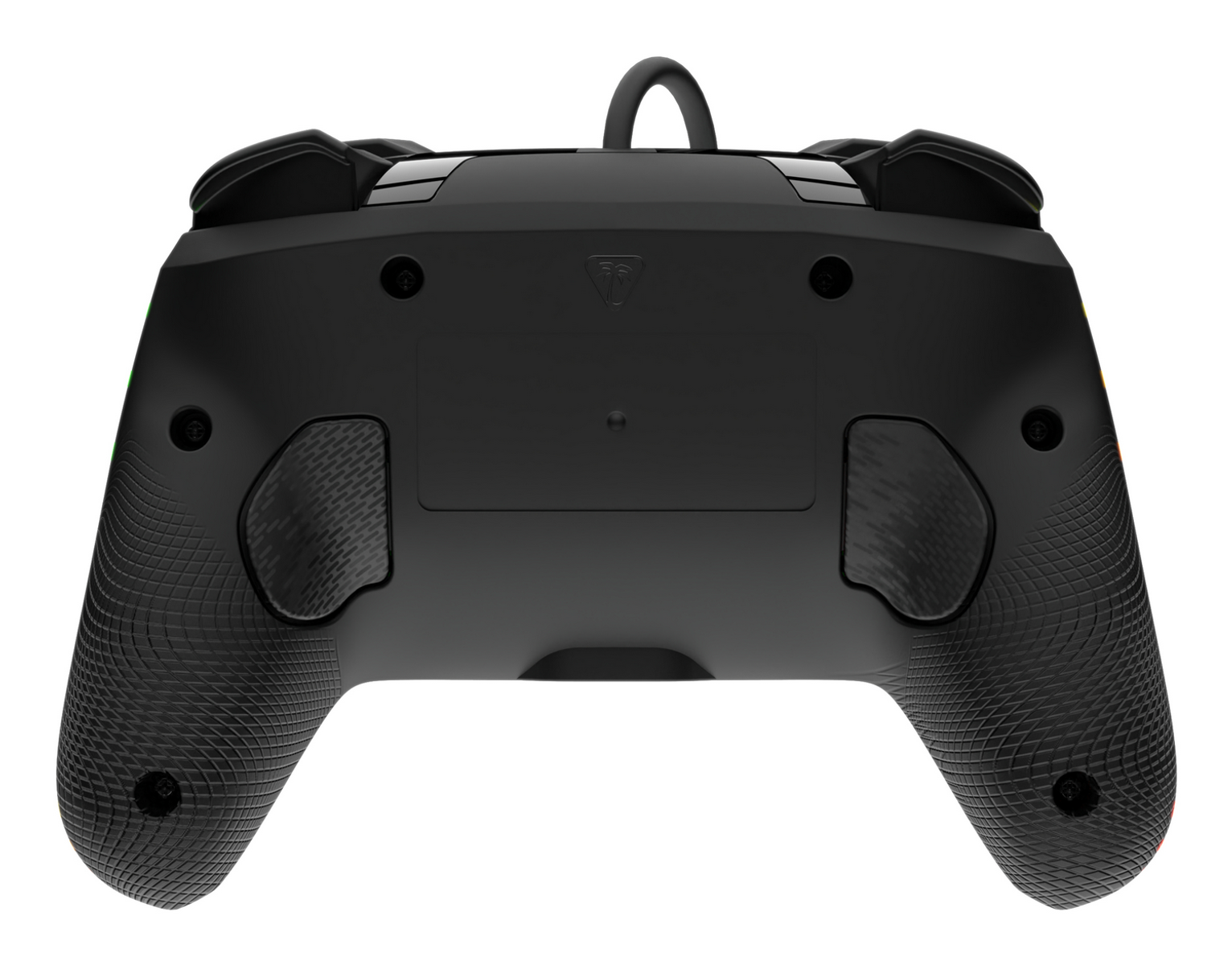 Rückseite eines schwarzen Gamecontrollers mit texturierten Griffen und Kabel.