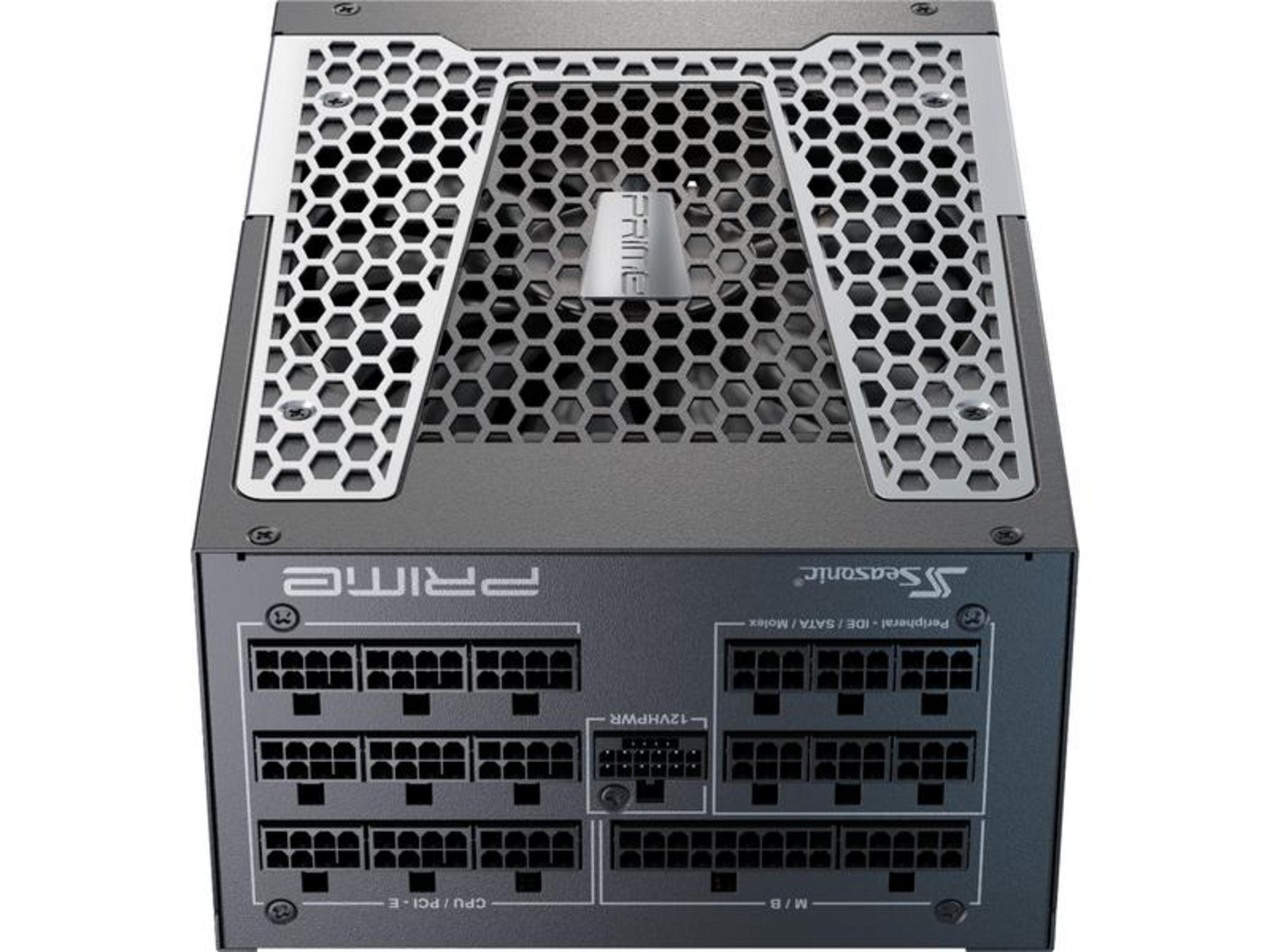 Zasilacz z wieloma portami, kratką wentylatora i napisem marki.