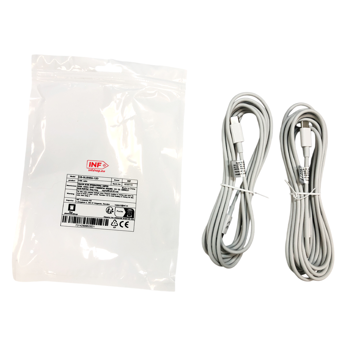 Witte verpakking met INF-logo en twee opgerolde witte USB-kabels ernaast.