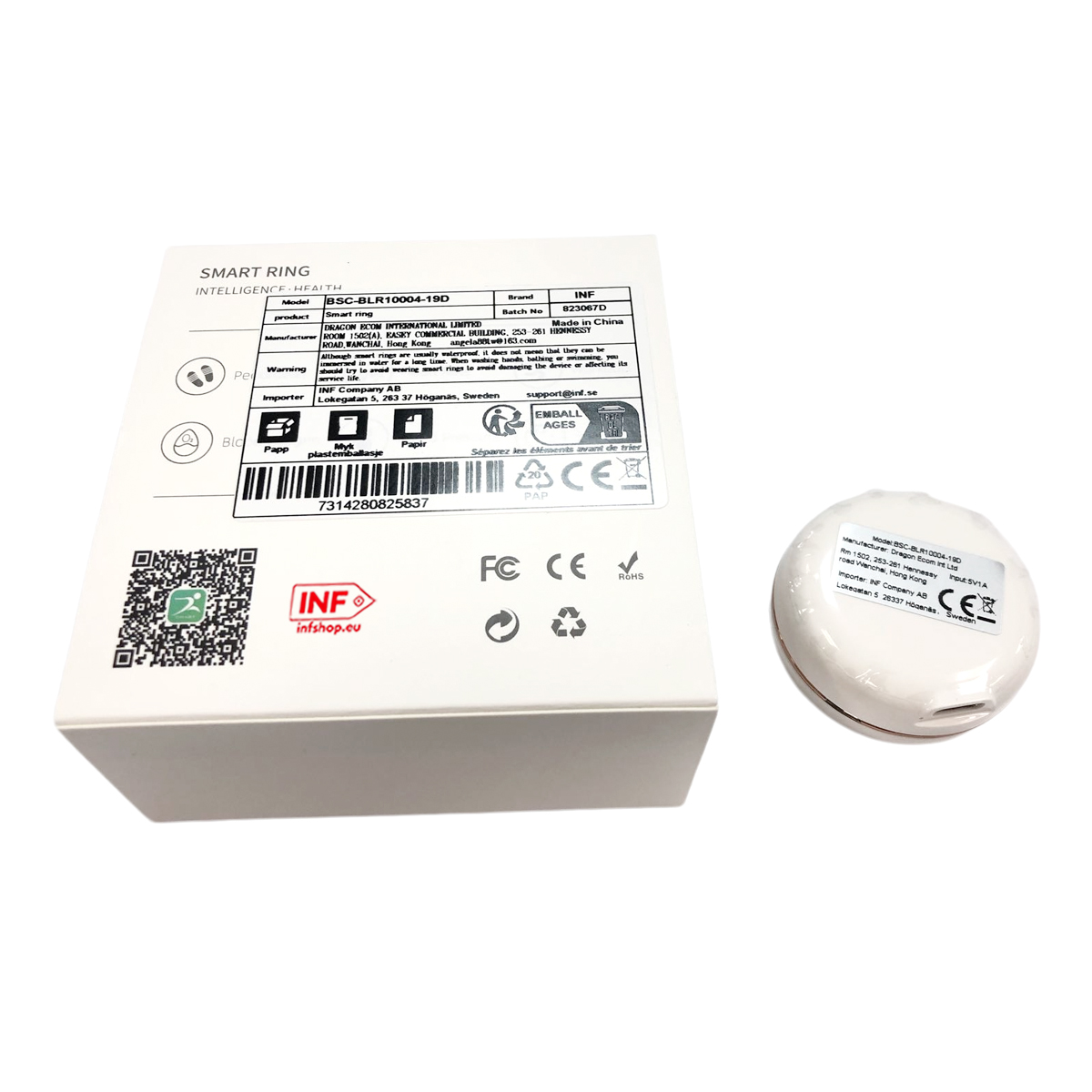 Ein weißer Smart Ring und seine Verpackung mit Produktinformationen.