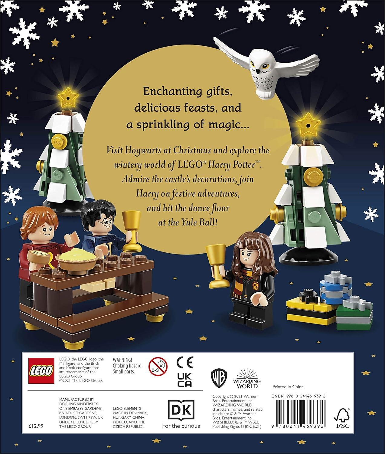 LEGO Harry Potter karakterleri karlı baykuş ve ağaçlarla Noel masasında.