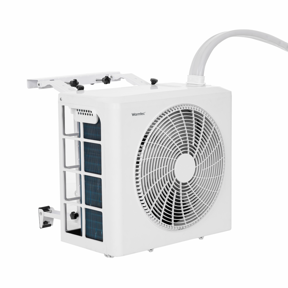 Biała jednostka zewnętrzna klimatyzatora z wentylatorem i żaluzjami, zamontowana na wsporniku.