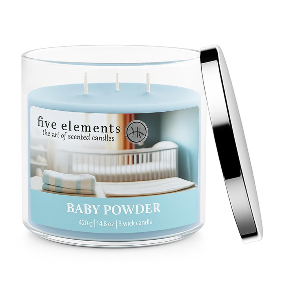 Ein Baby Powder 3-Docht-Kerzenbehälter mit blauem Wachs und silbernem Deckel.